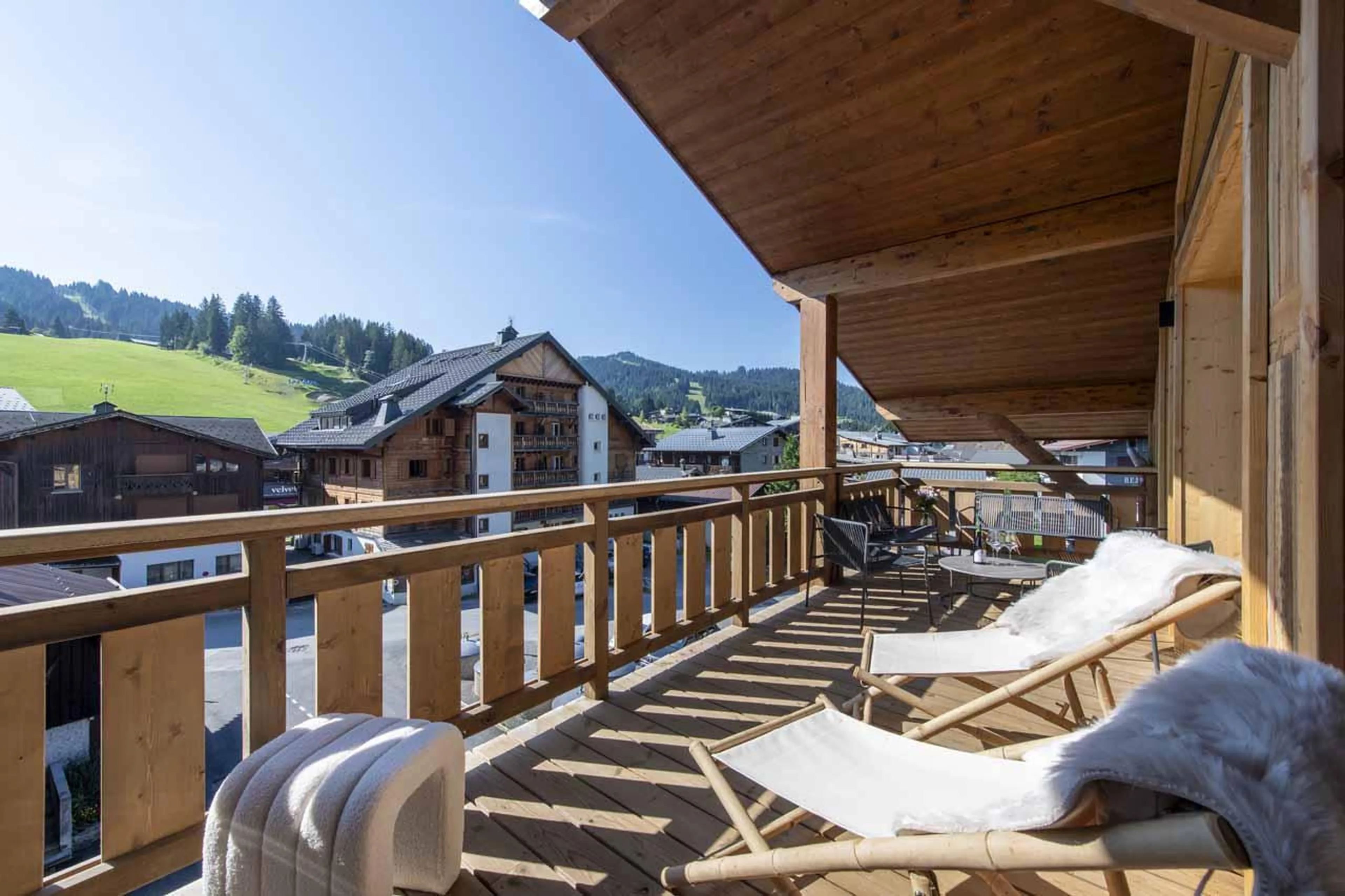 Balcony with sun loungers in Apartment Chavinaud, Les Gets
