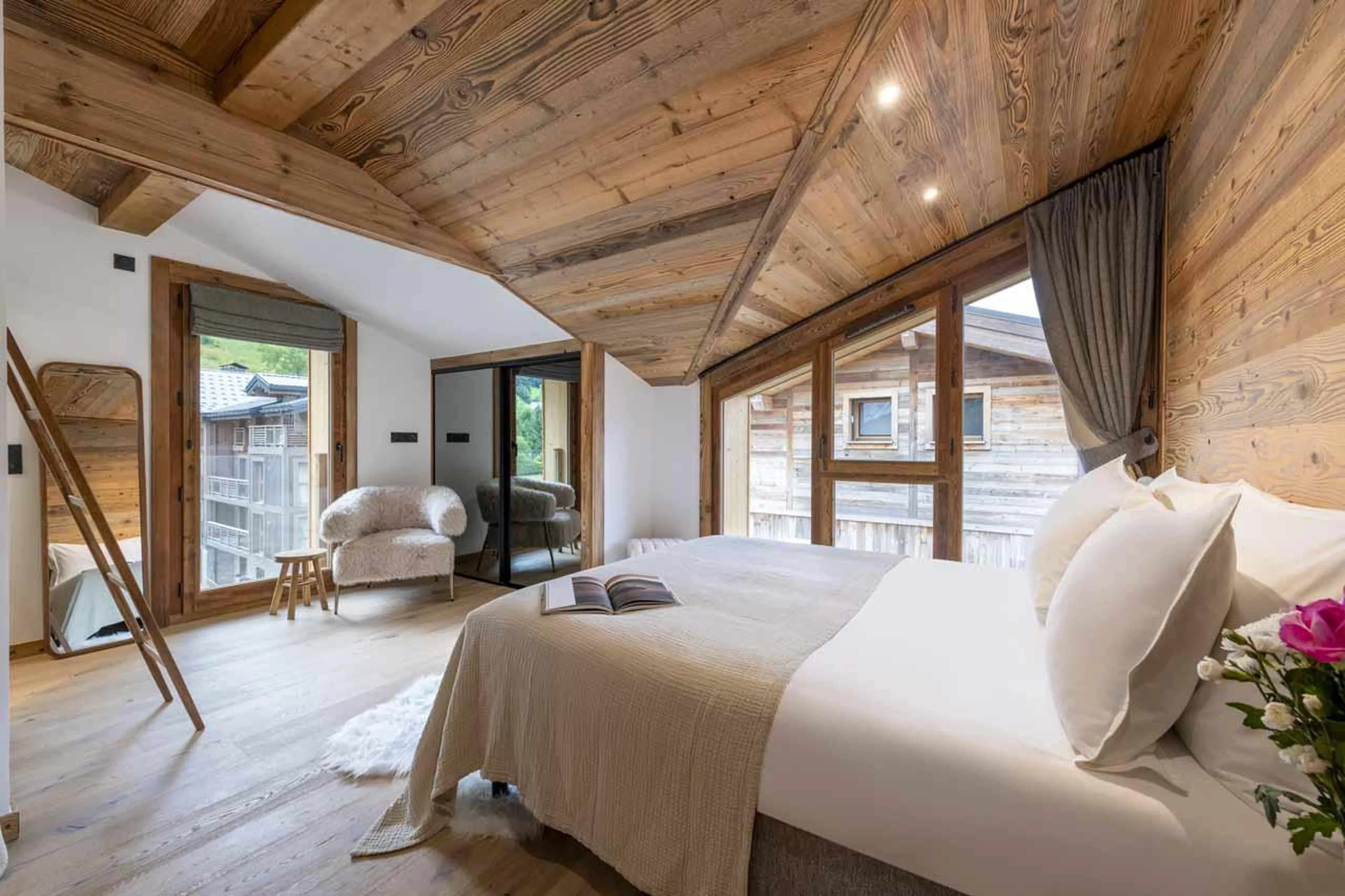 Double bedroom with triple bunk bed in Apartment Chavinaud, Les Gets