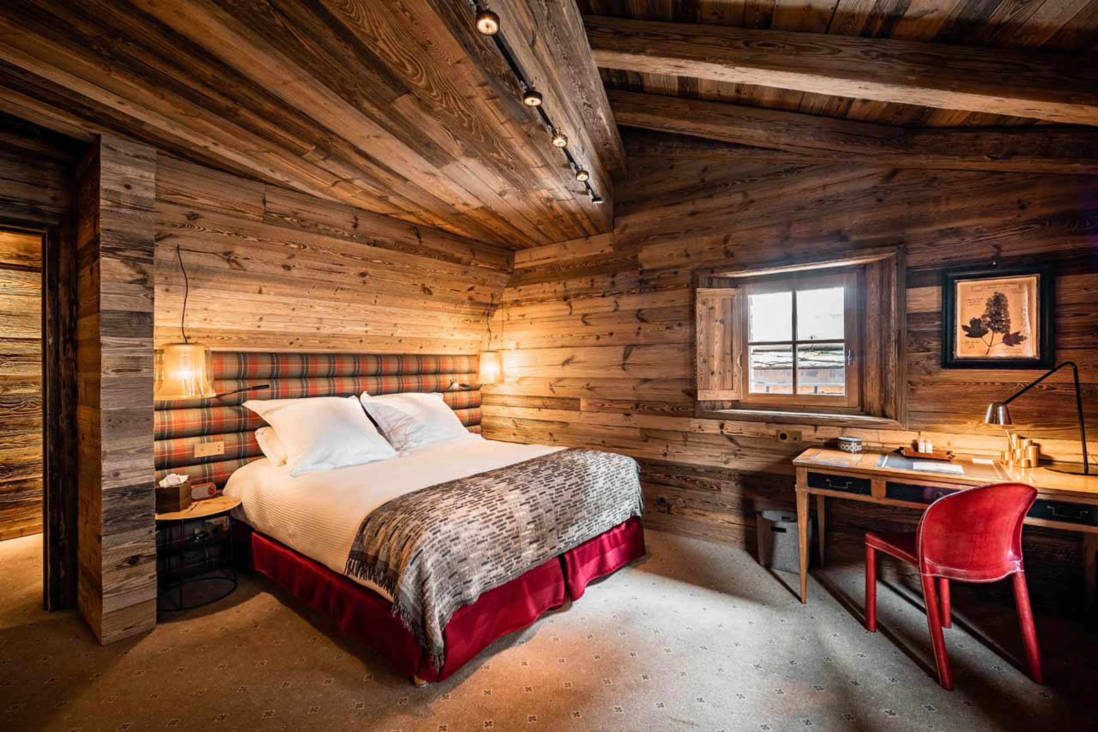 Master bedroom of Chalet Chene in Val d’ Isere