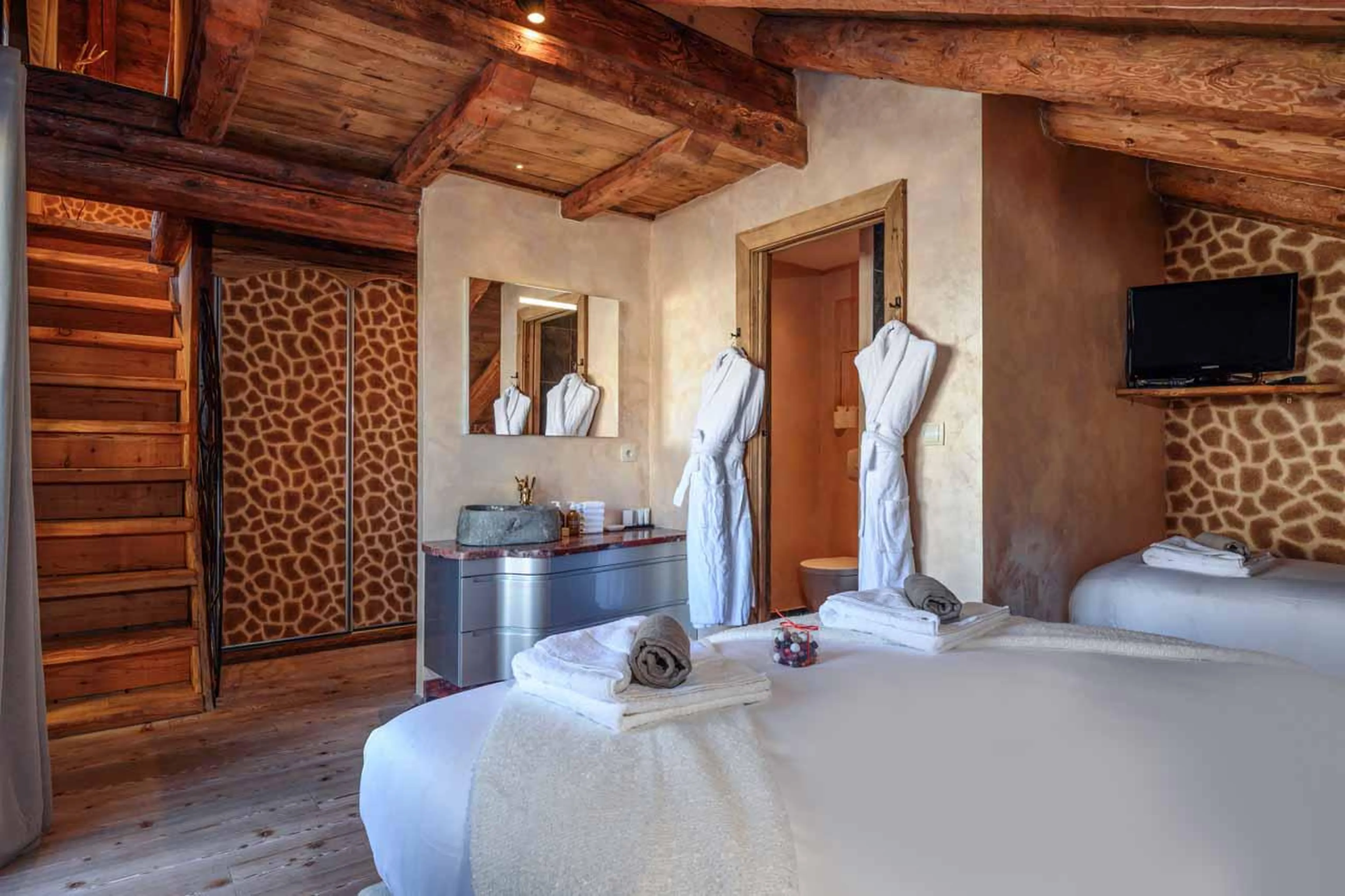 En-suite bathroom at Chalet Cheval Blanc in Meribel
