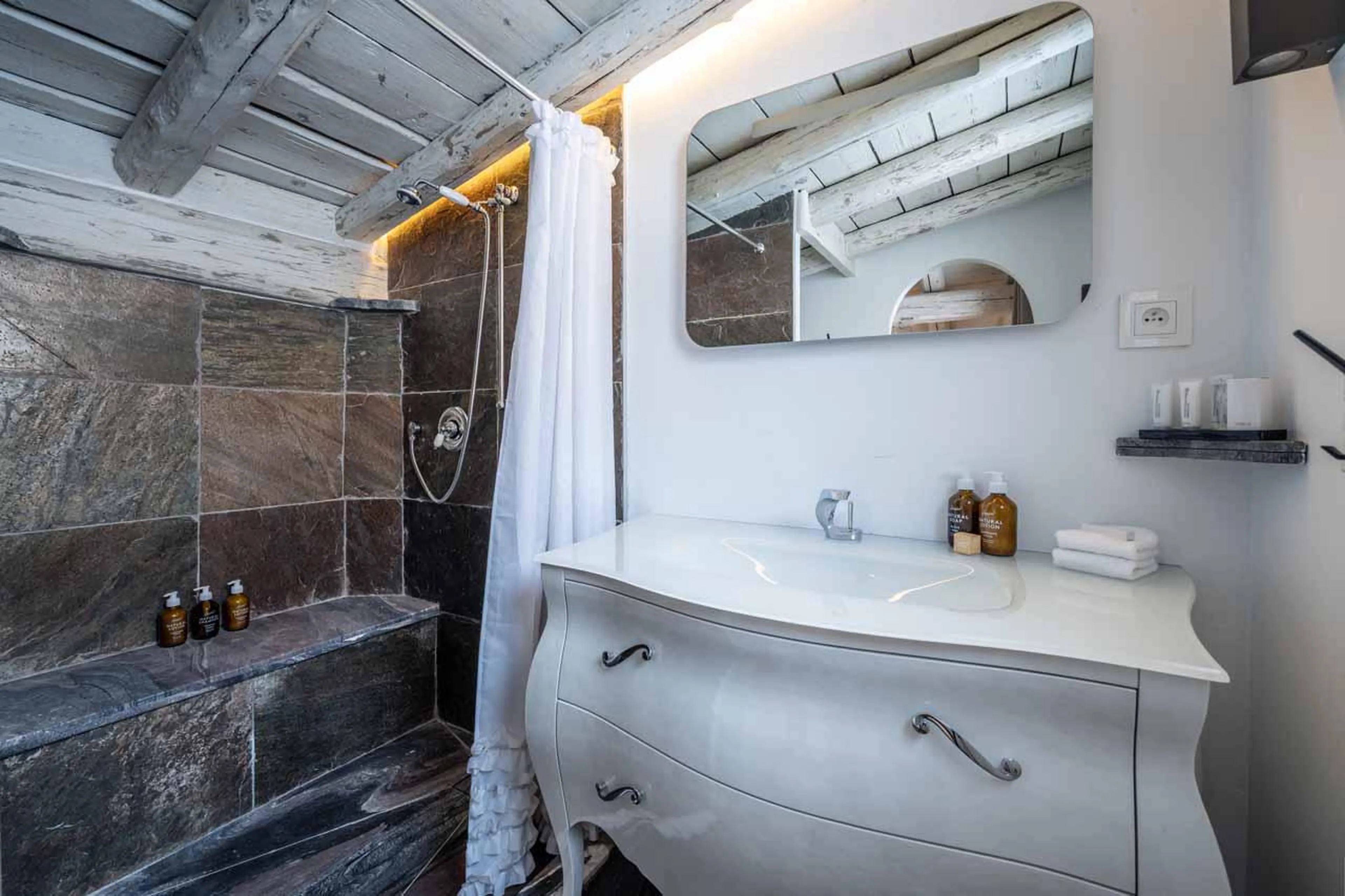 Bathroom six at Chalet Cheval Blanc in Meribel