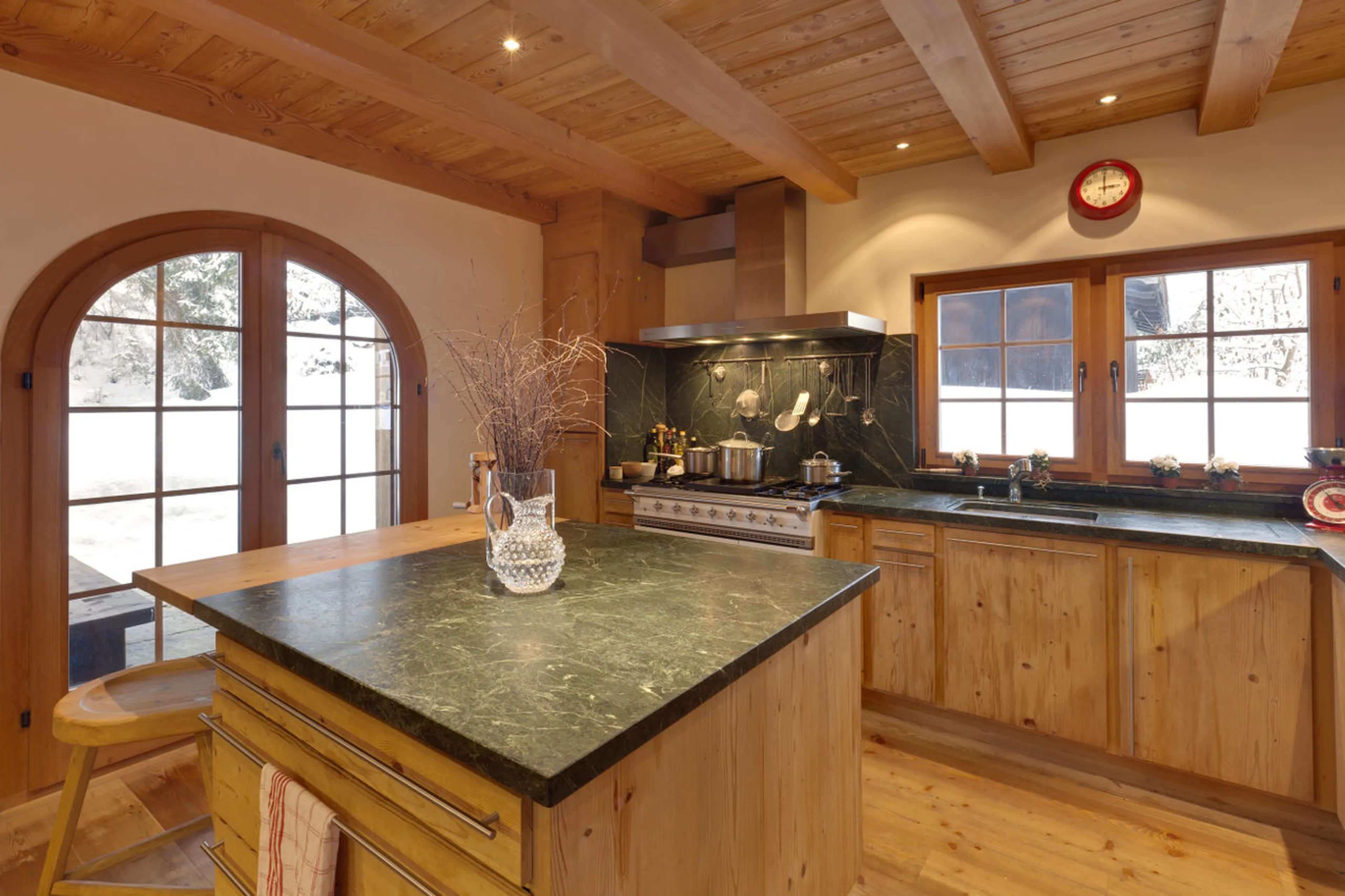 Separate kitchen with balcony access in Chalet Chimera in Klosters