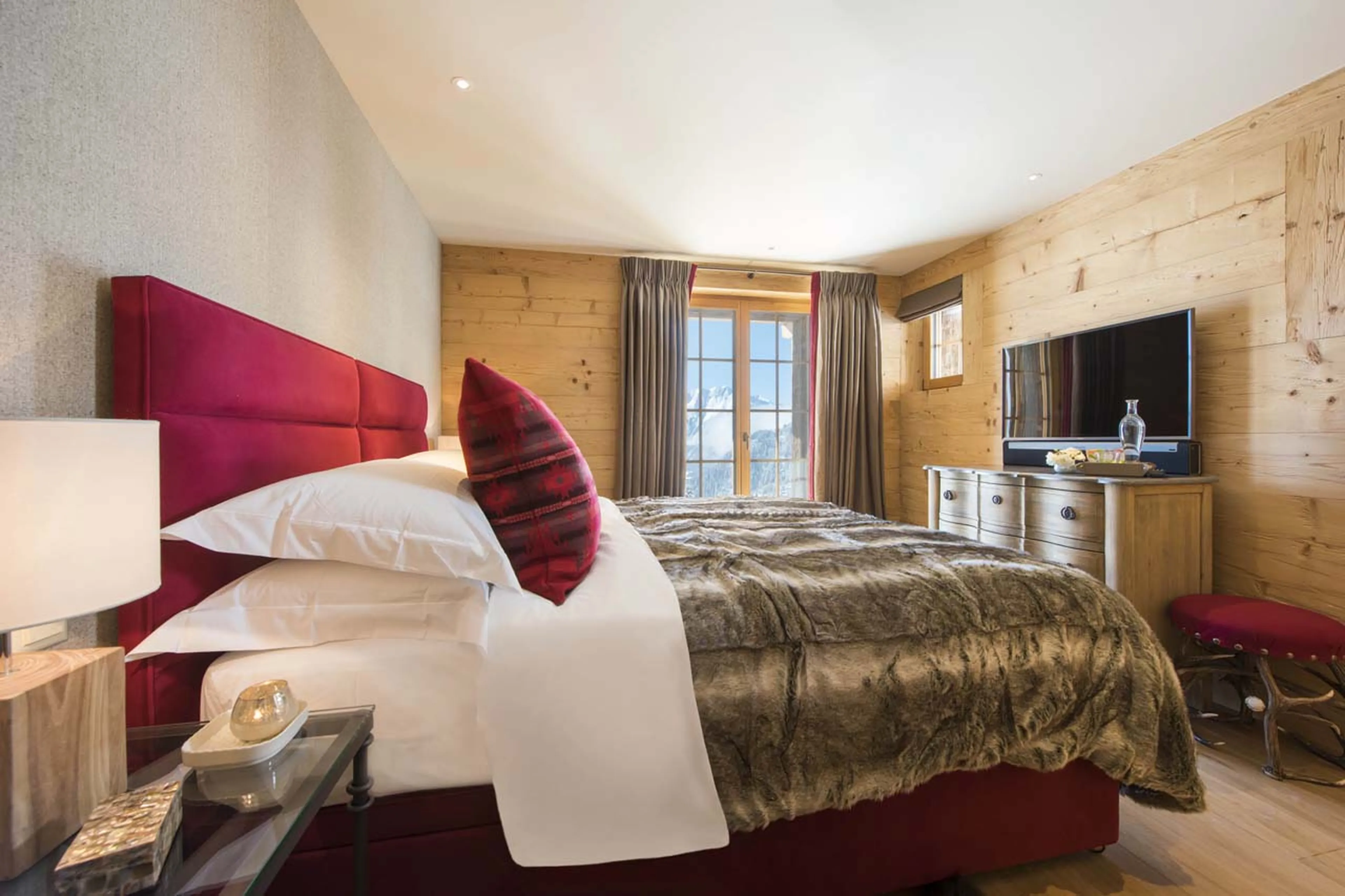 Double bedroom on ground floor of Chalet Chouqui in Verbier