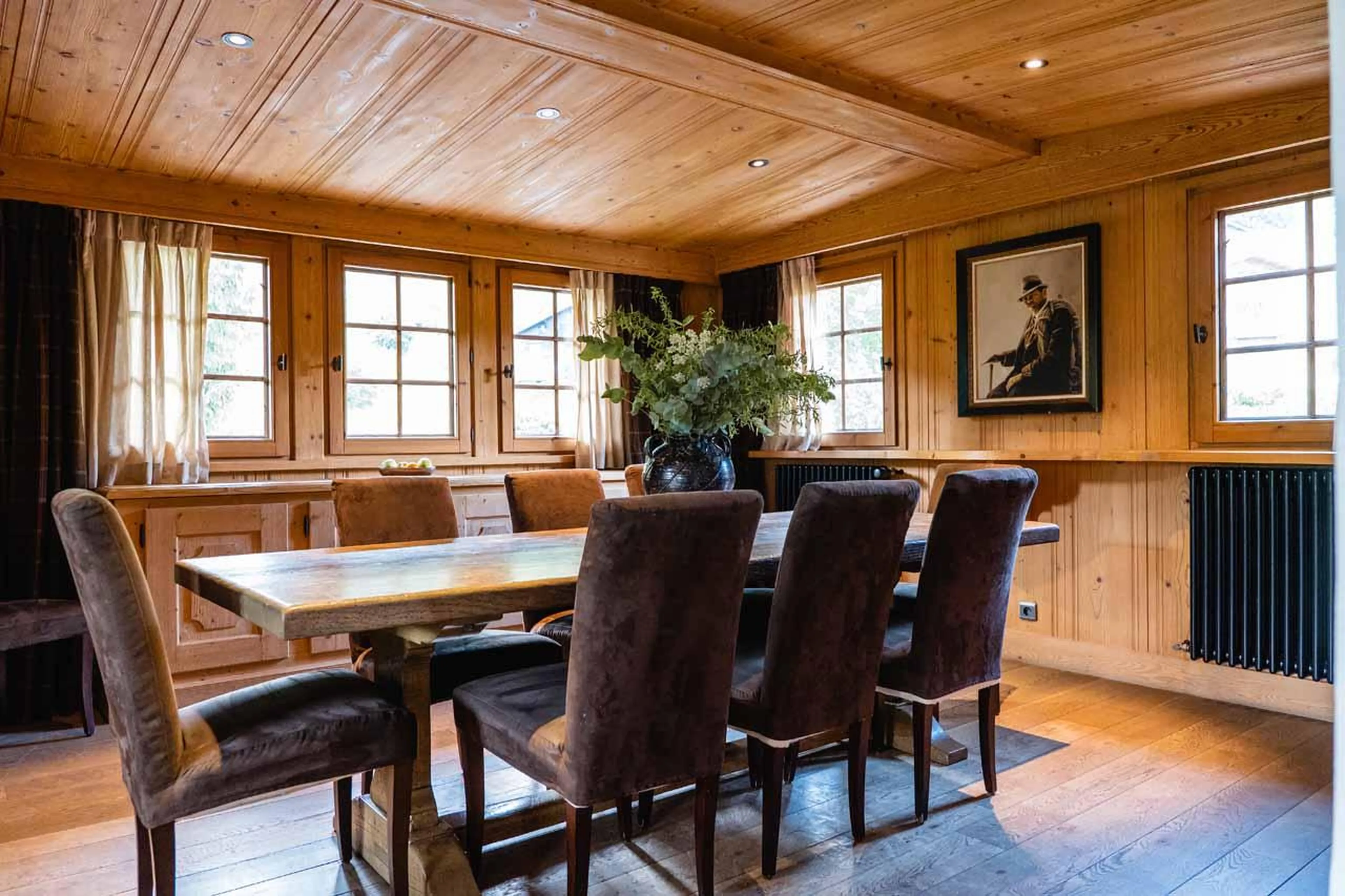 Dining room with dining table and seats in Chalet Clovis, Megeve