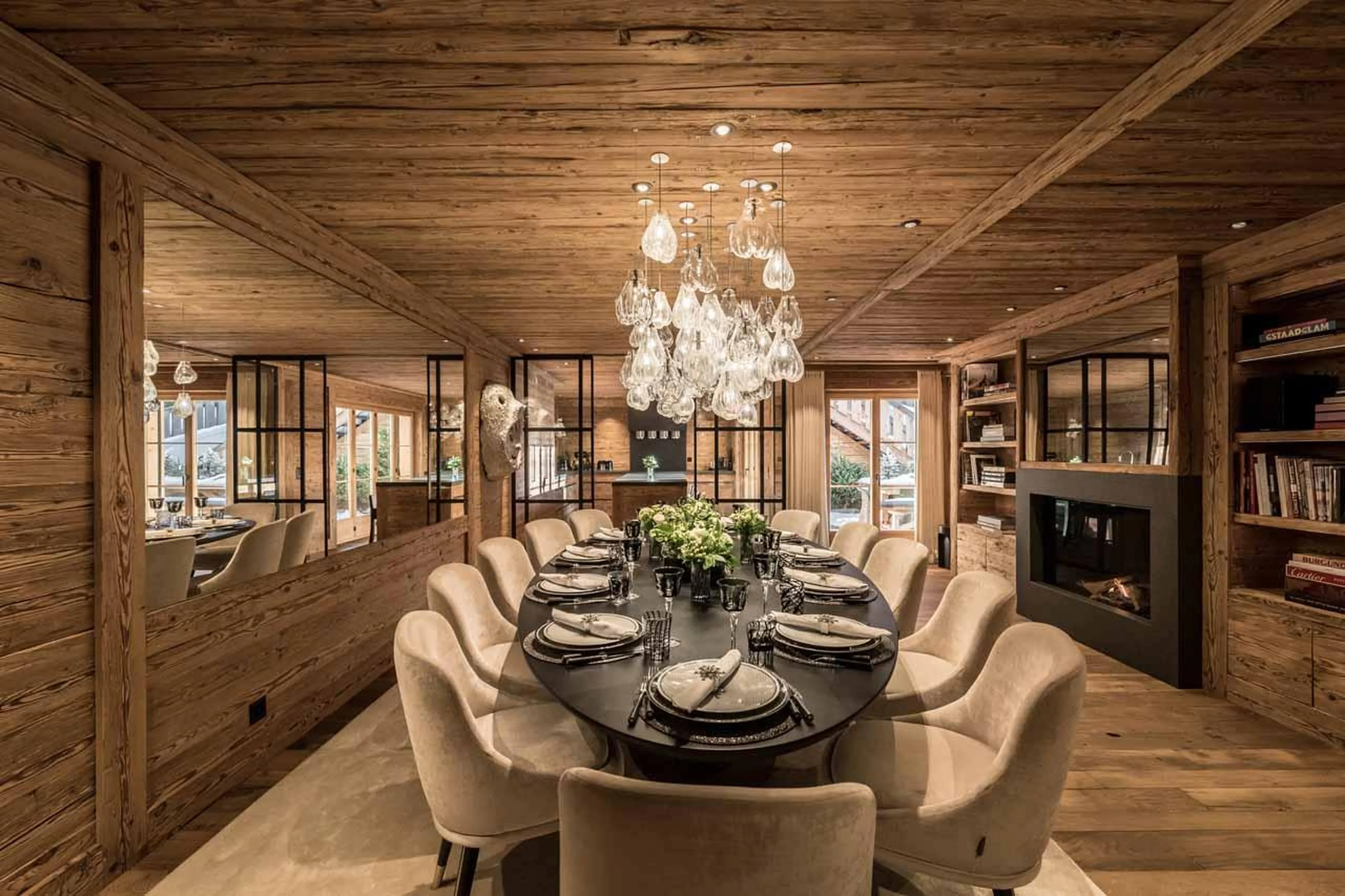 Dining table in Chalet Colombe, Gstaad