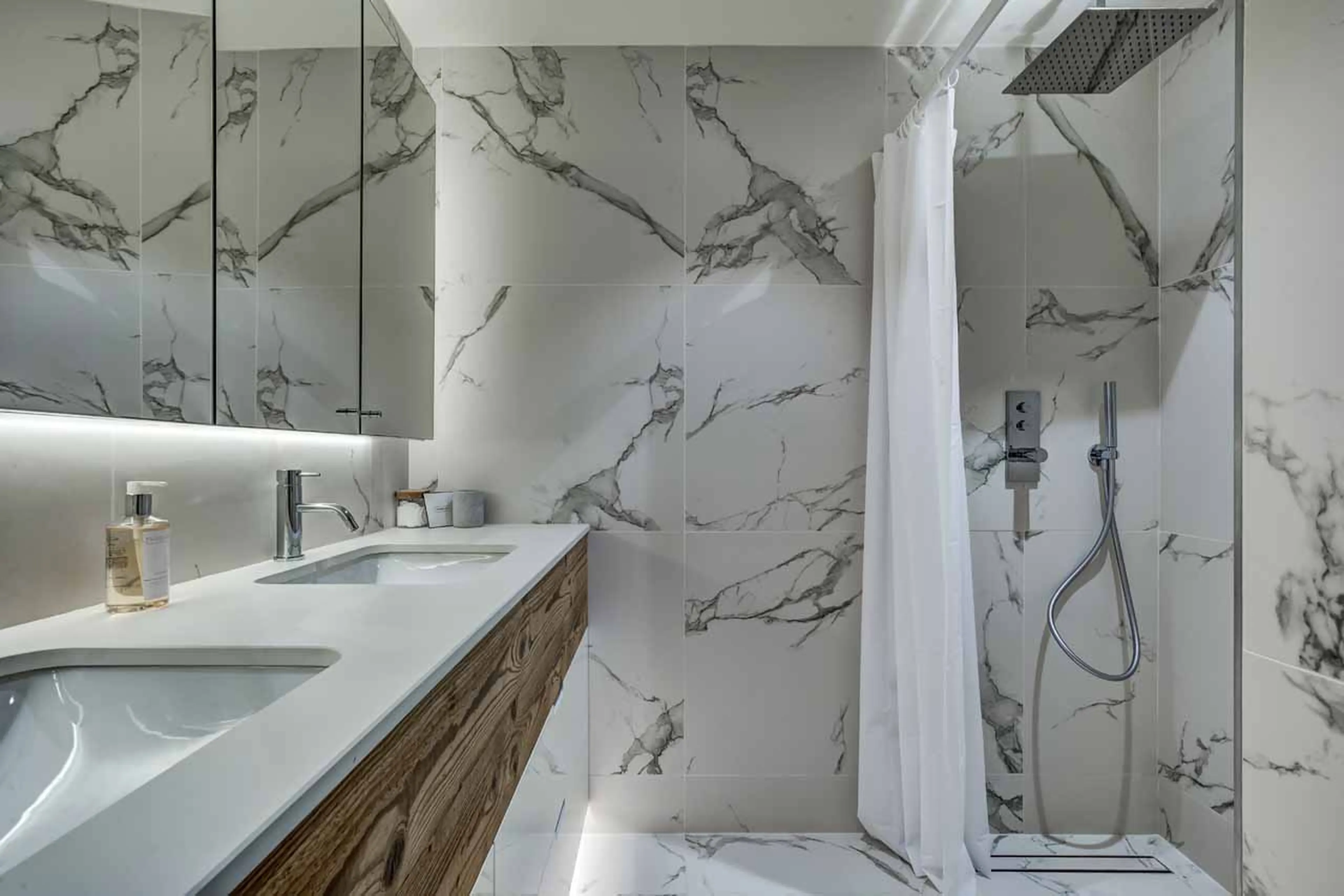 Bathroom six at Chalet Constantia in St Martin de Belleville