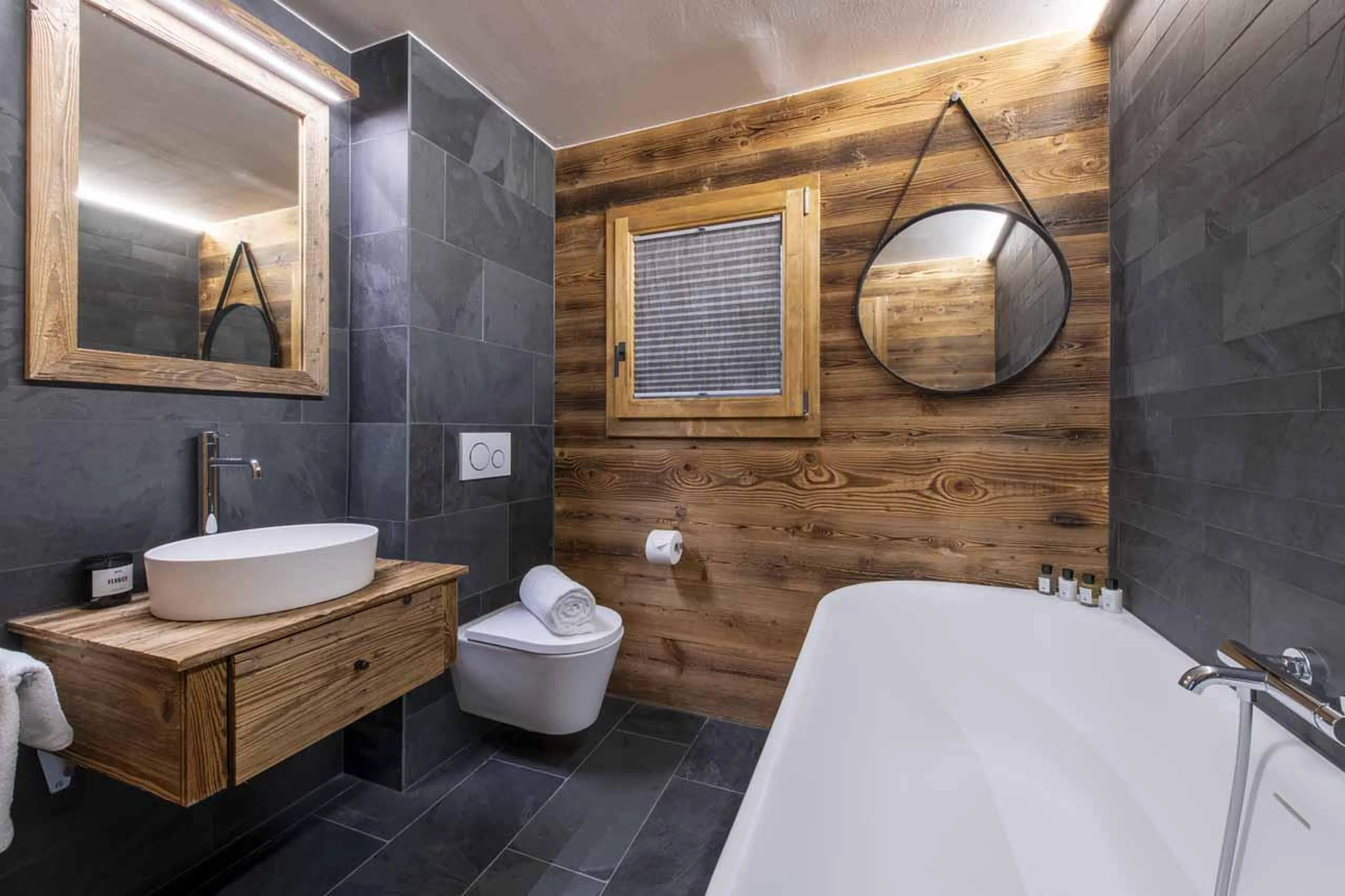 En-suite bathroom at Chalet Cortil in Verbier