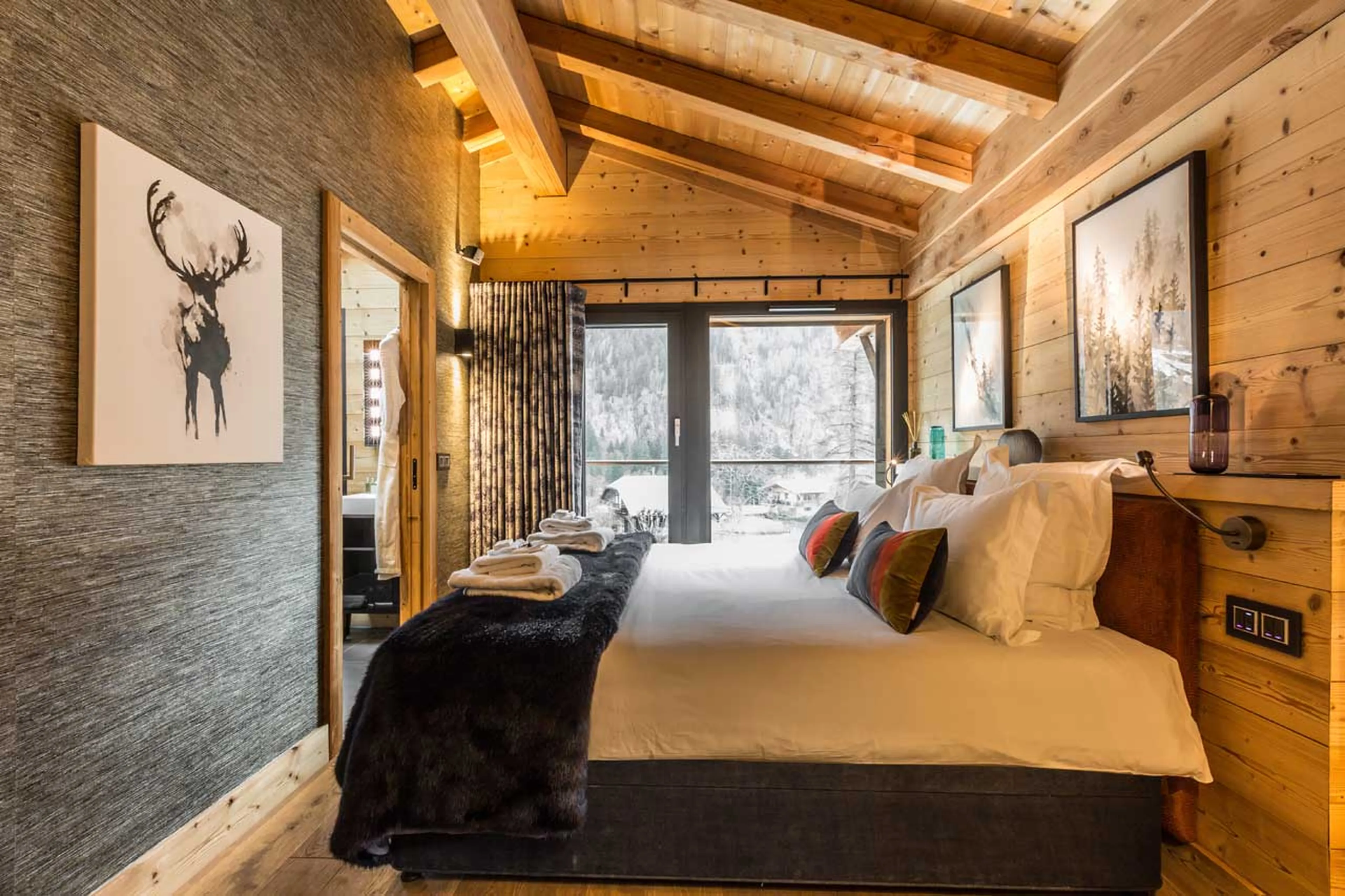 King-size bedroom Stag with en-suite shower room in Chalet Couttet in Chamonix