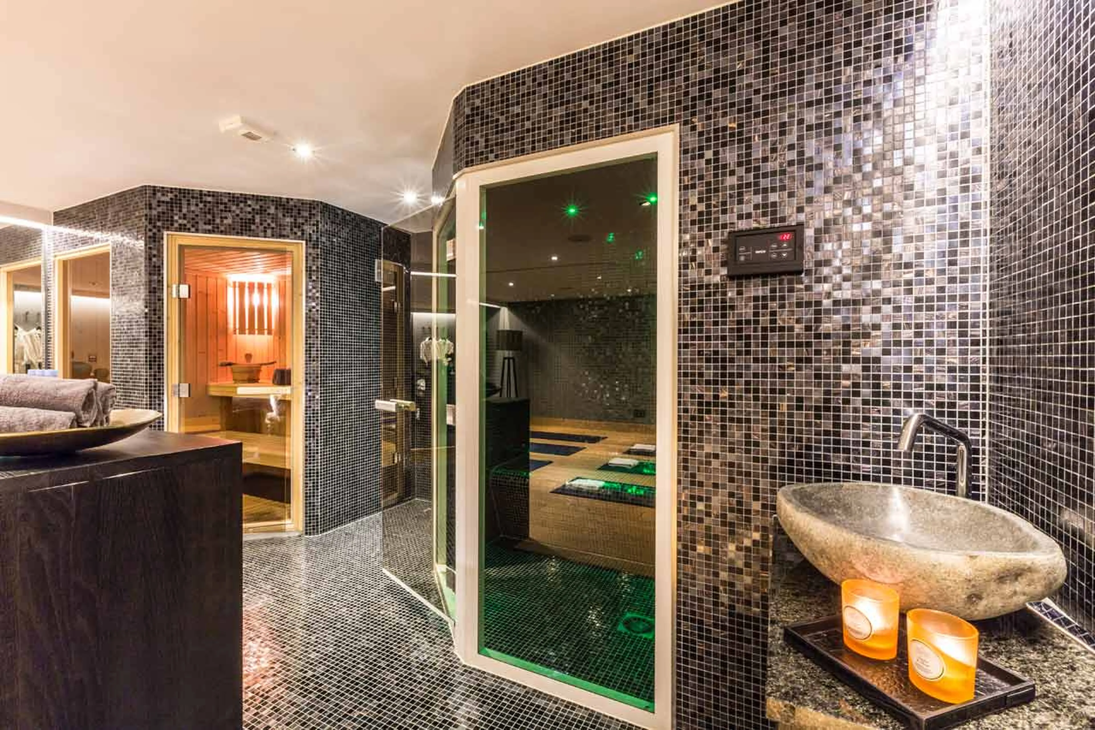 Sauna and shower in wellness suite in Chalet Couttet in Chamonix