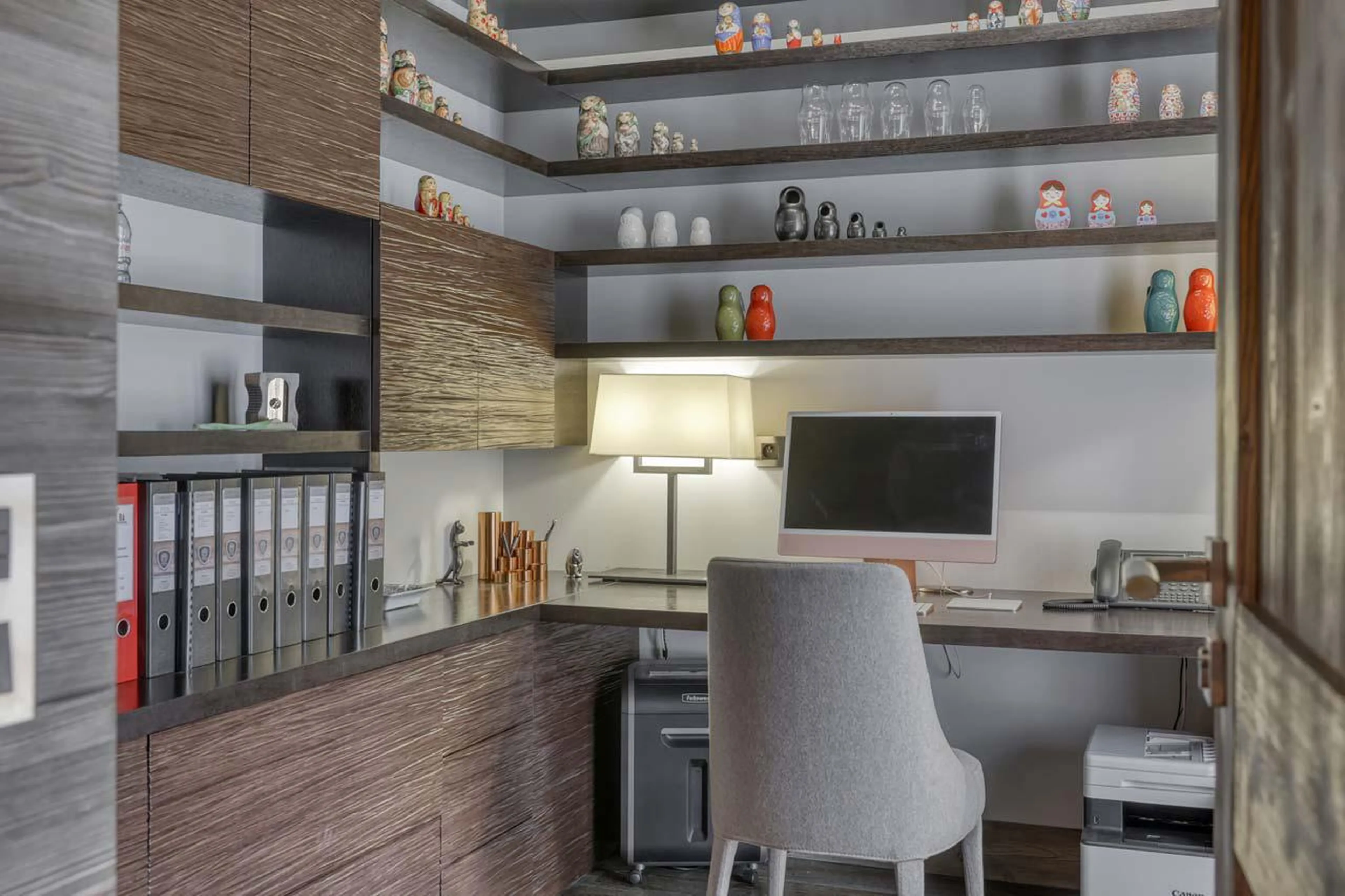 Desk with computer and printer at Chalet Dana in Megeve