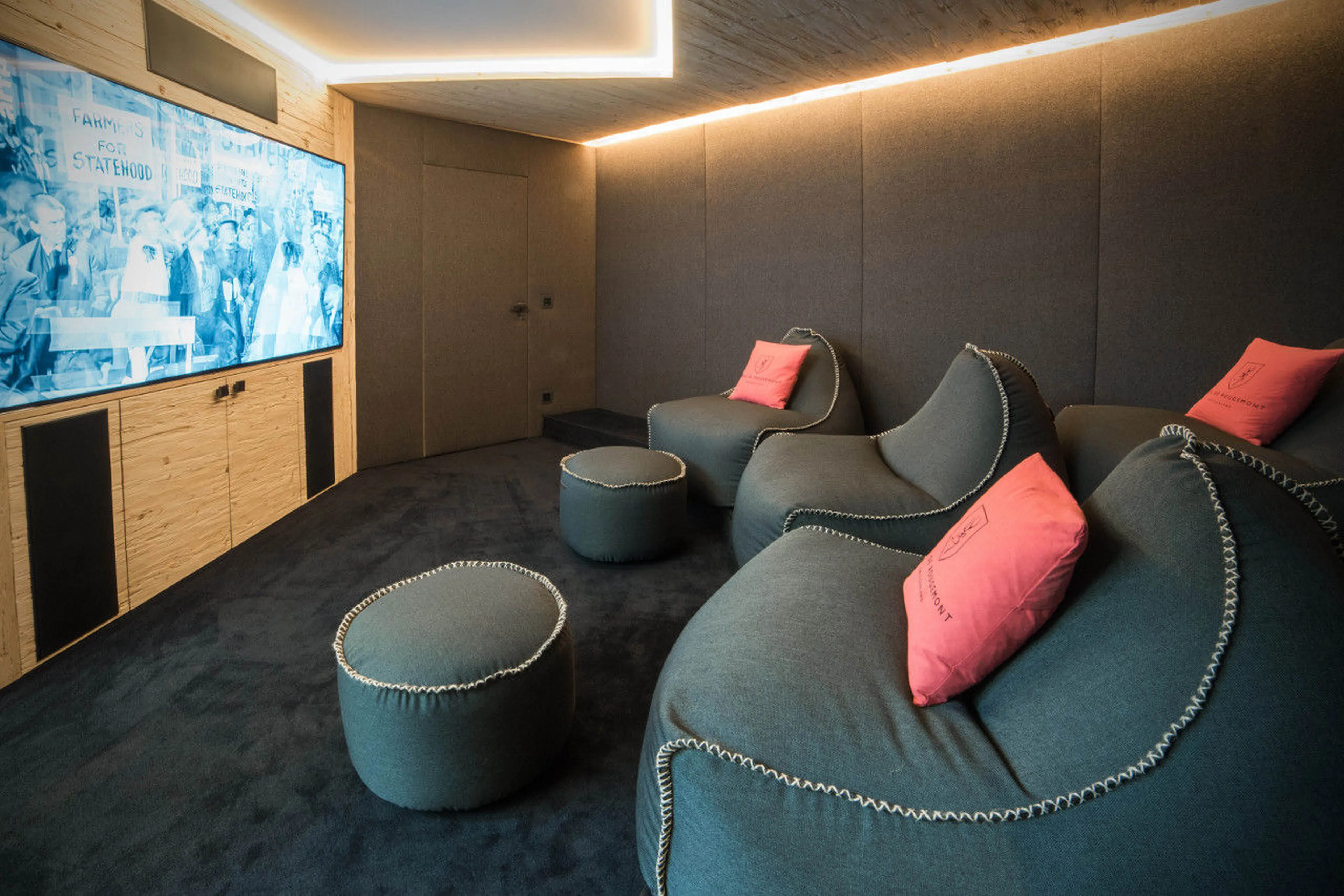 Cinema lounge with soft chairs in Chalet de Rougemont in Gstaad