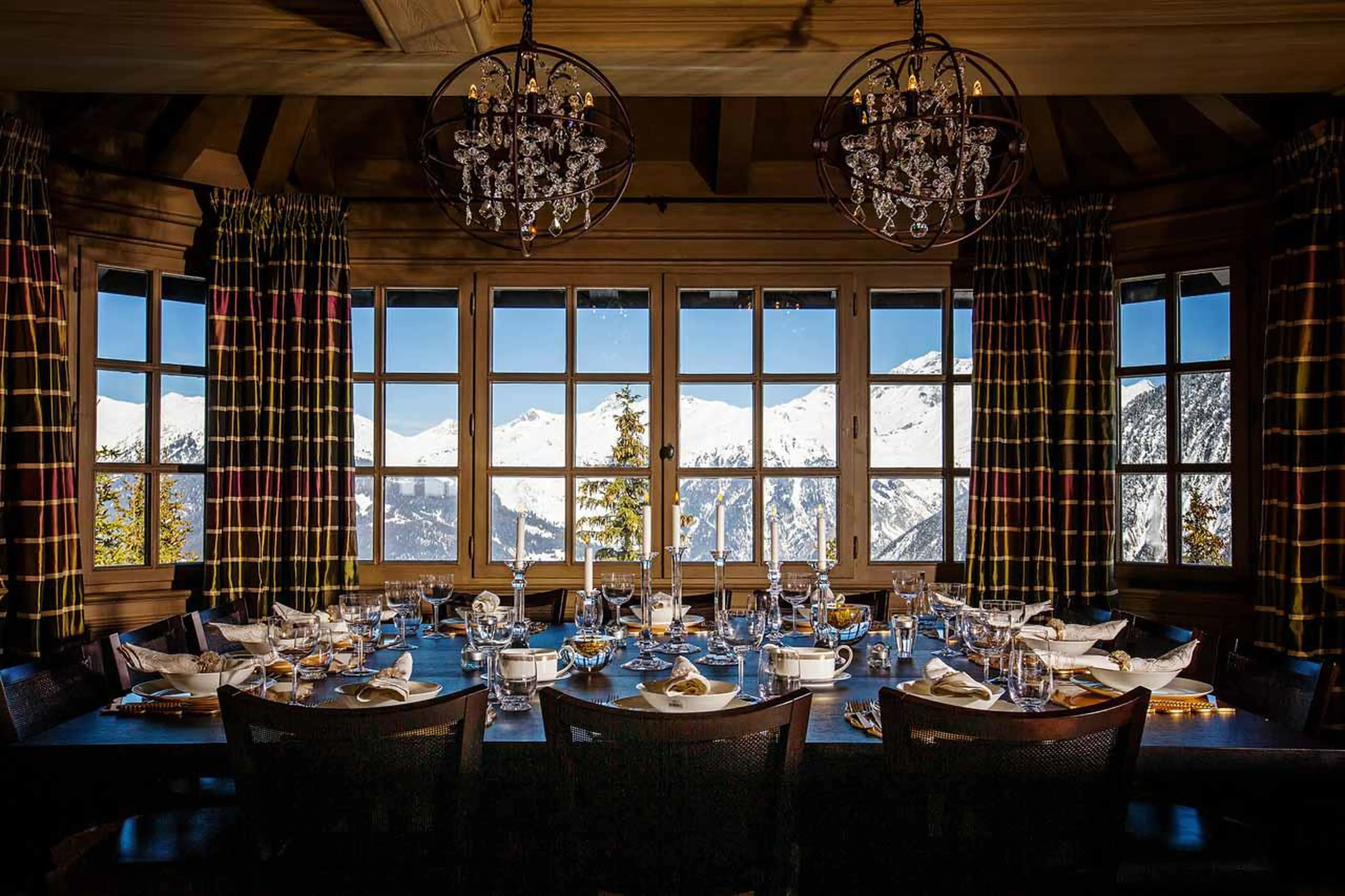 Dining table with breathtaking mountain views in Chalet d'Ecosse, Courchevel 1850