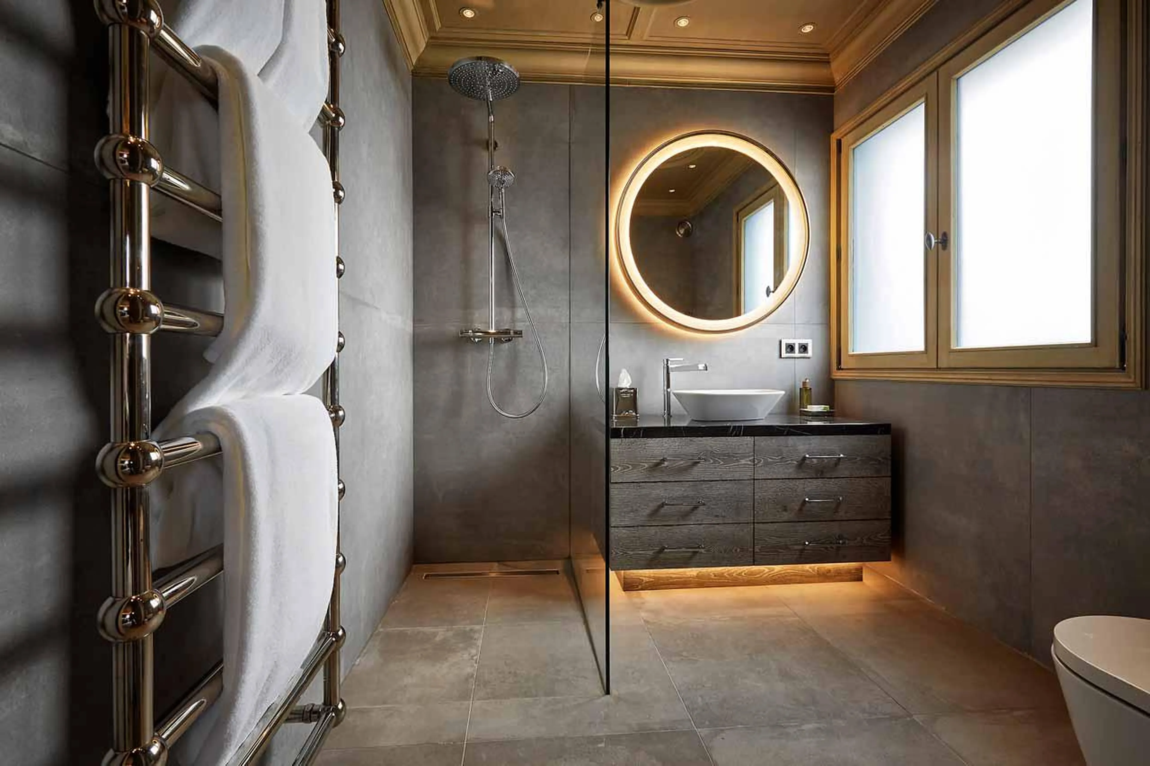 En-suite with walk-in shower in Chalet d'Ecosse, Courchevel 1850