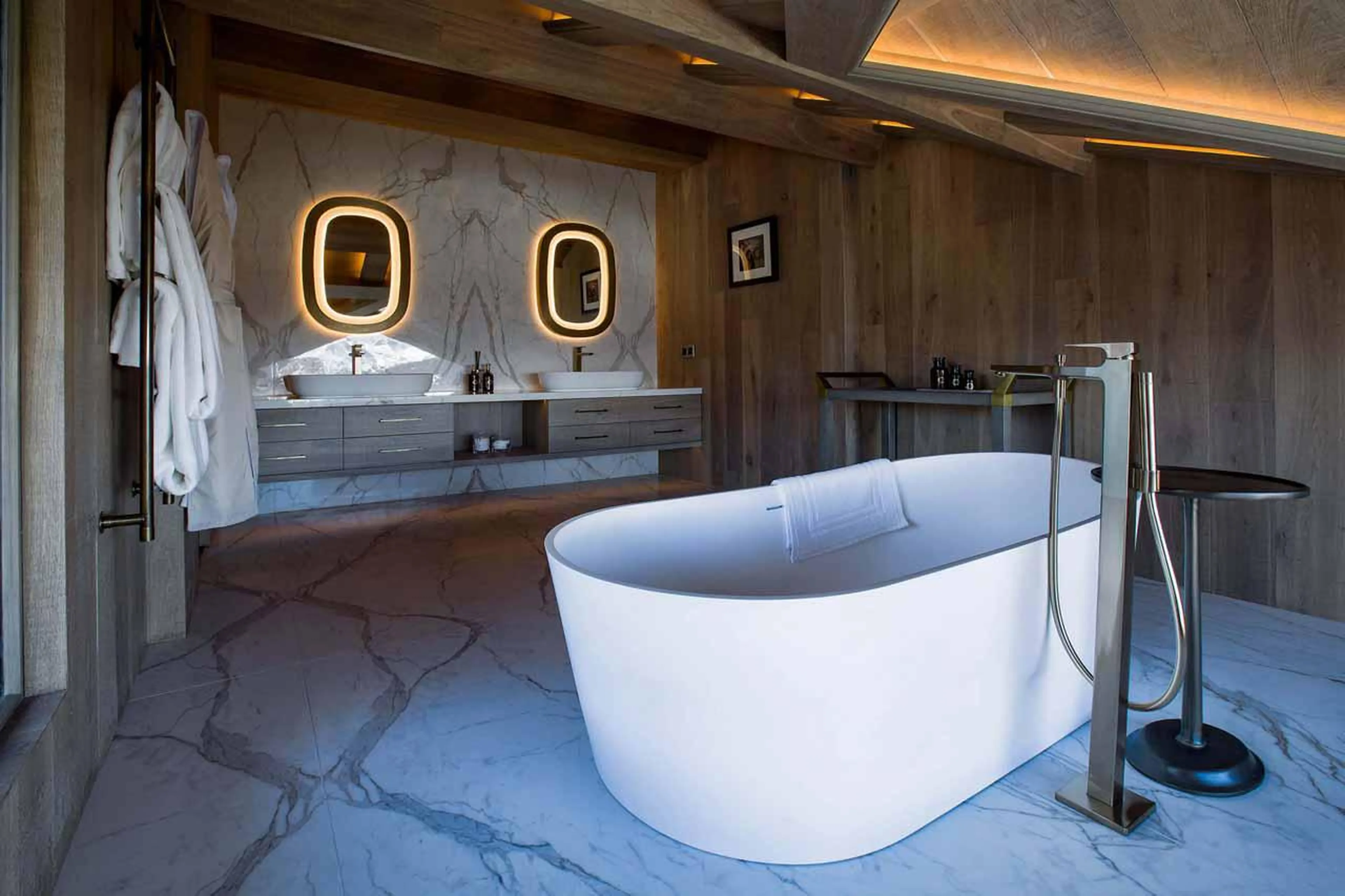 En-suite stand-alone bath and double basin in Chalet d'Ecosse, Courchevel 1850