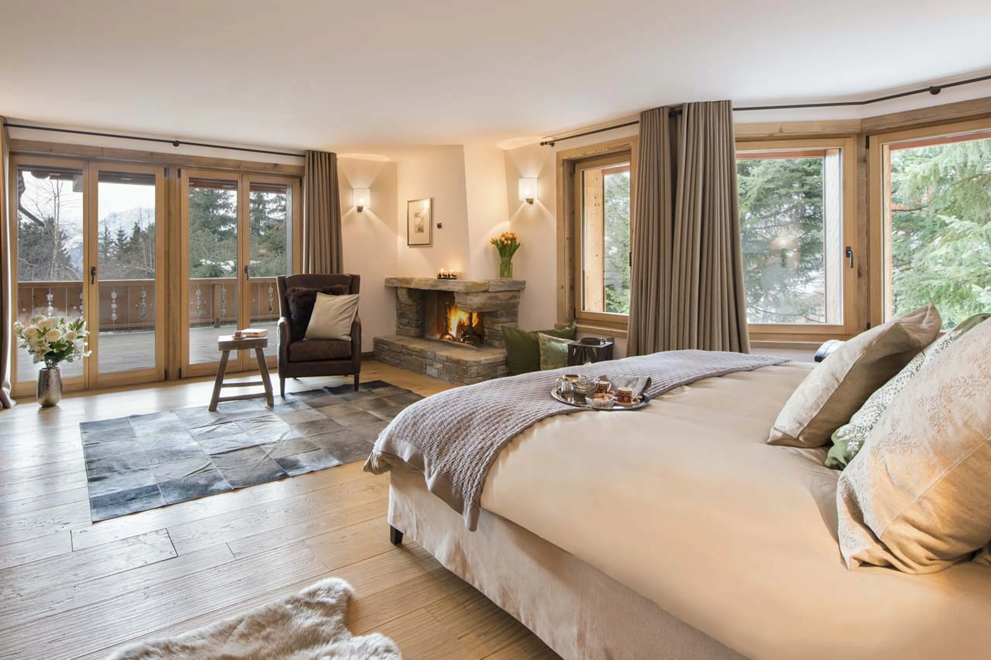 Shared balcony of master bedroom in Chalet Delormes in Verbier