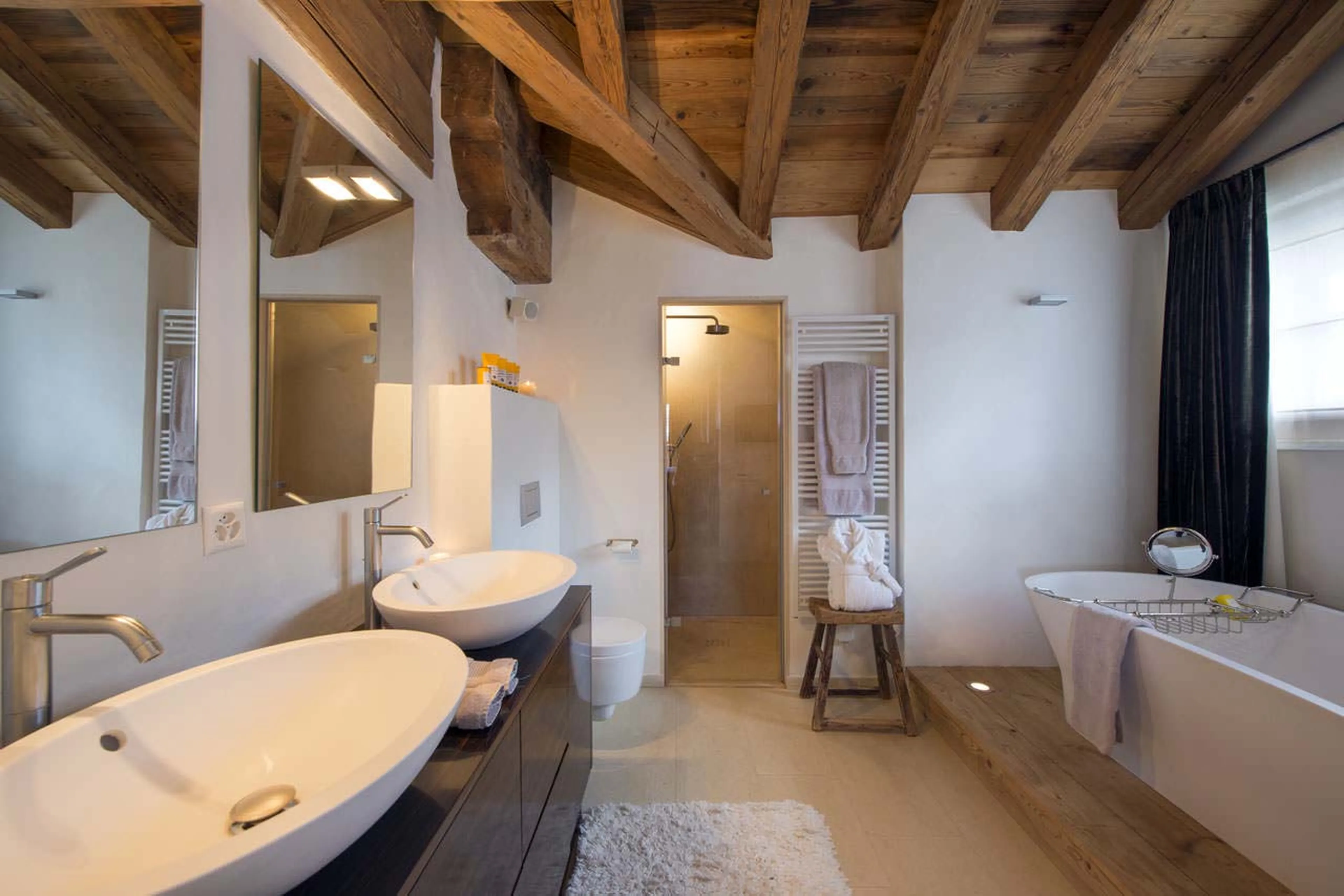Master bathroom in Chalet Dent Blanche in Verbier
