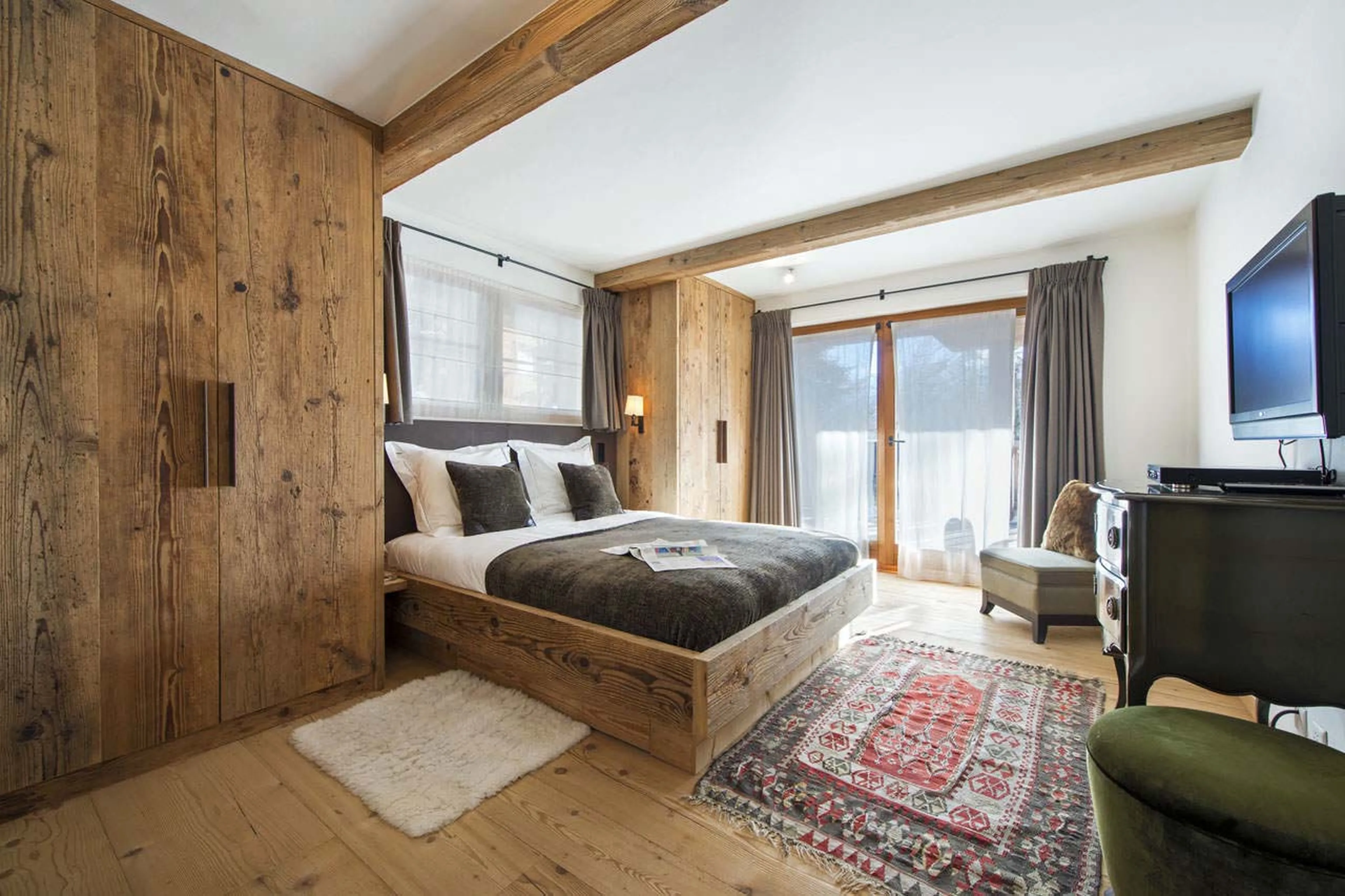 First floor double bedroom in Chalet Dent Blanche in Verbier