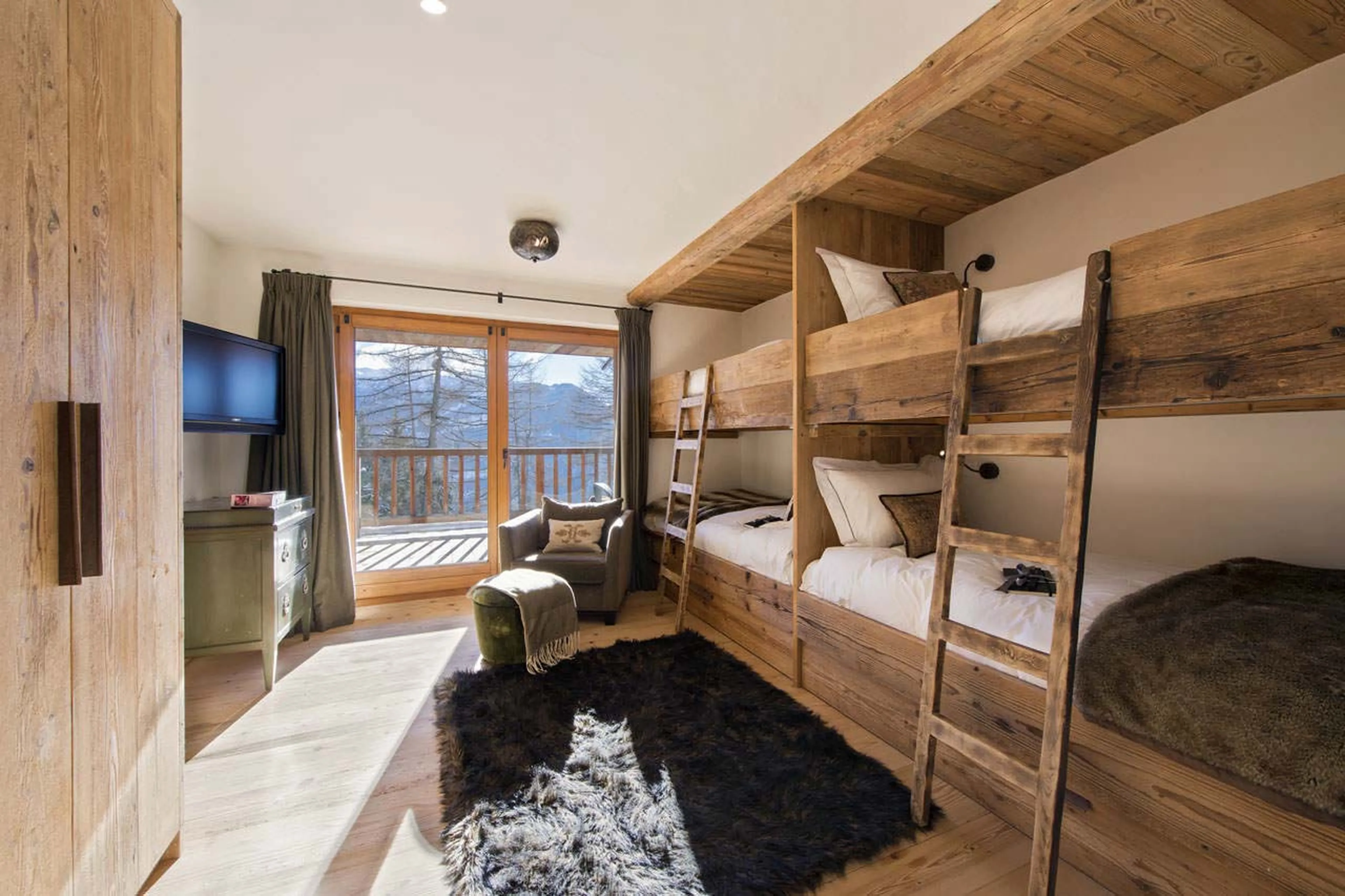 Quad bunk room in Chalet Dent Blanche in Verbier