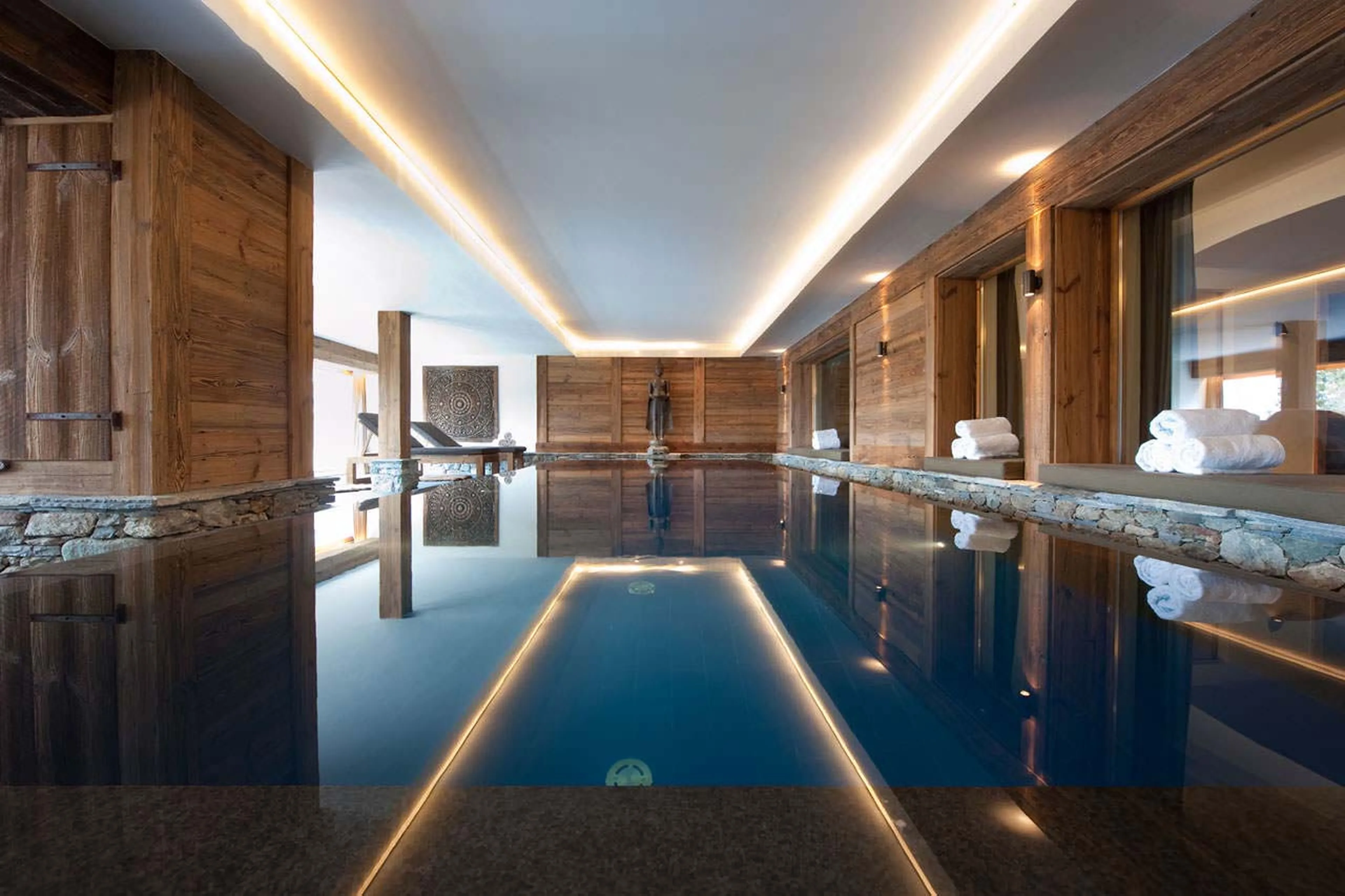 Swimming pool in Chalet Dent Blanche in Verbier