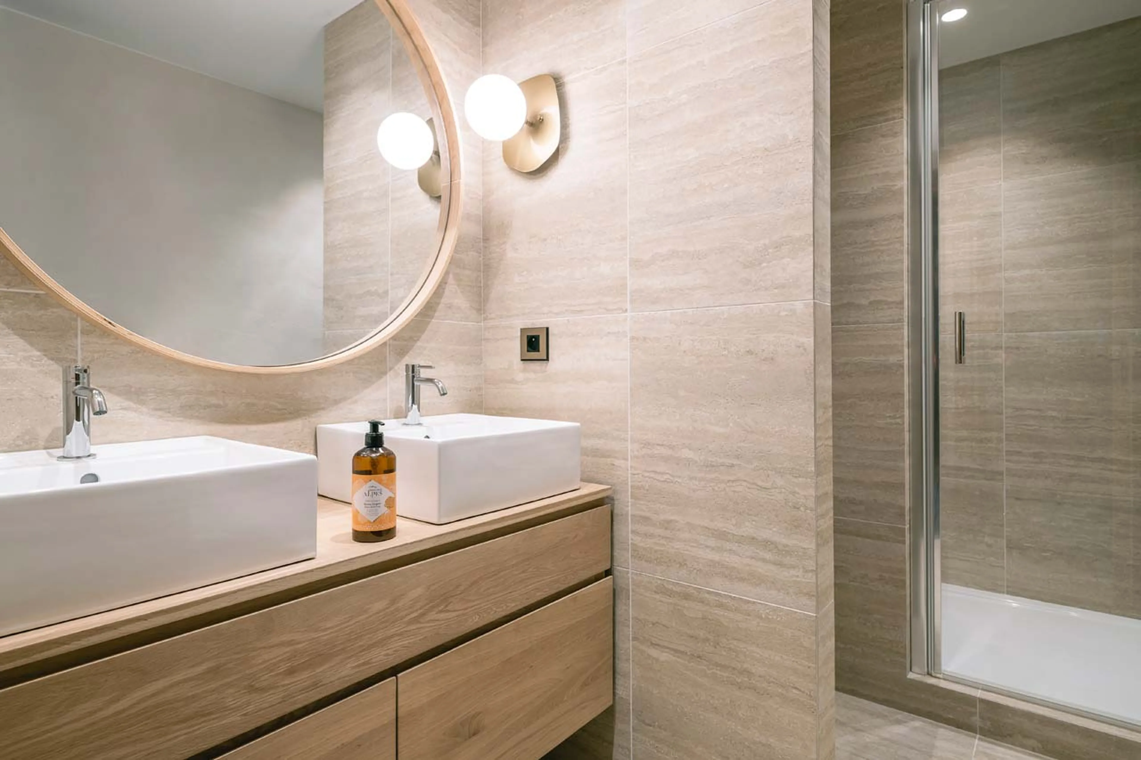 Bathroom one at Chalet des Amis in Meribel