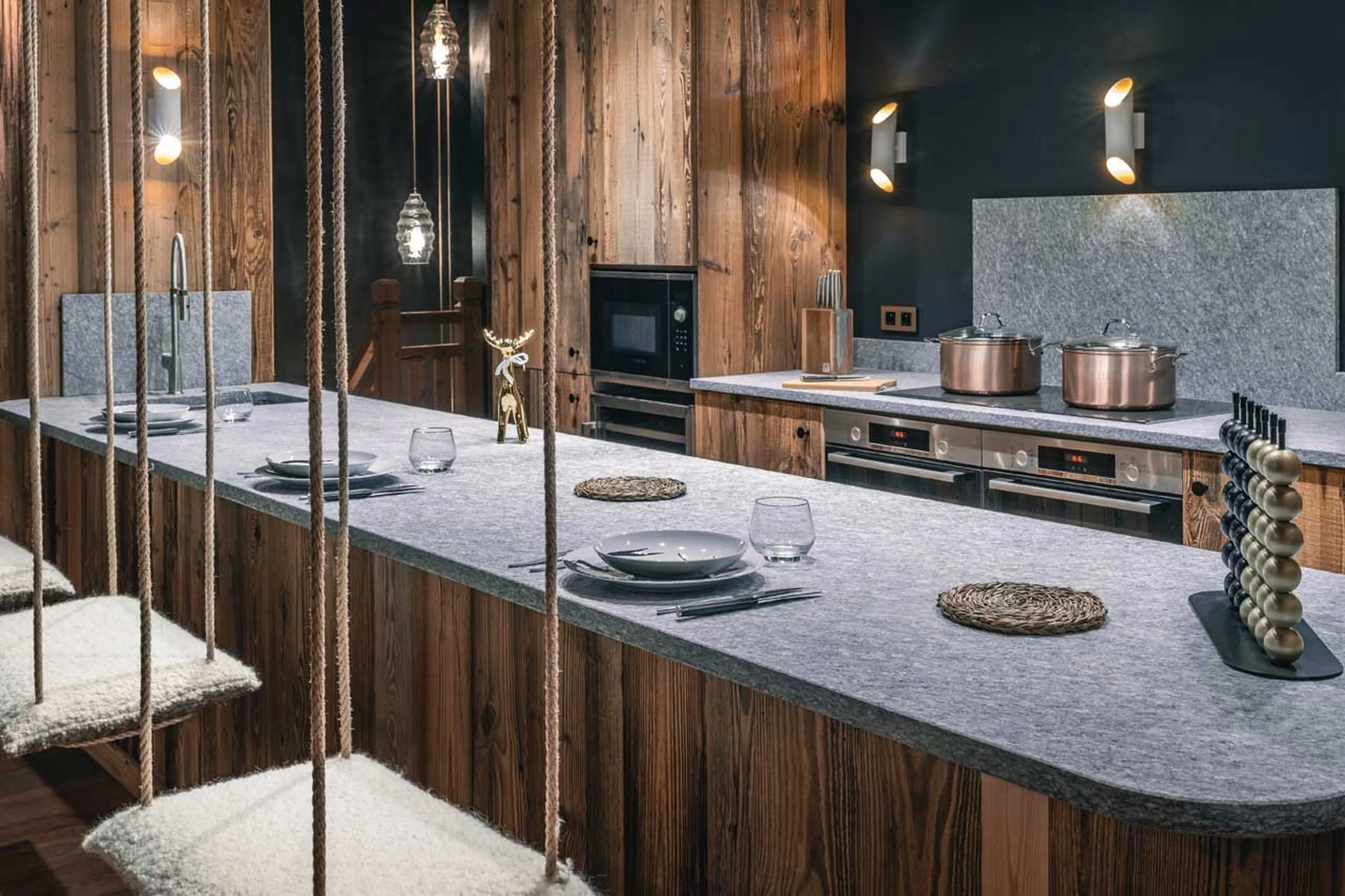 Kitchen and breakfast bar of Chalet des Amis in Meribel