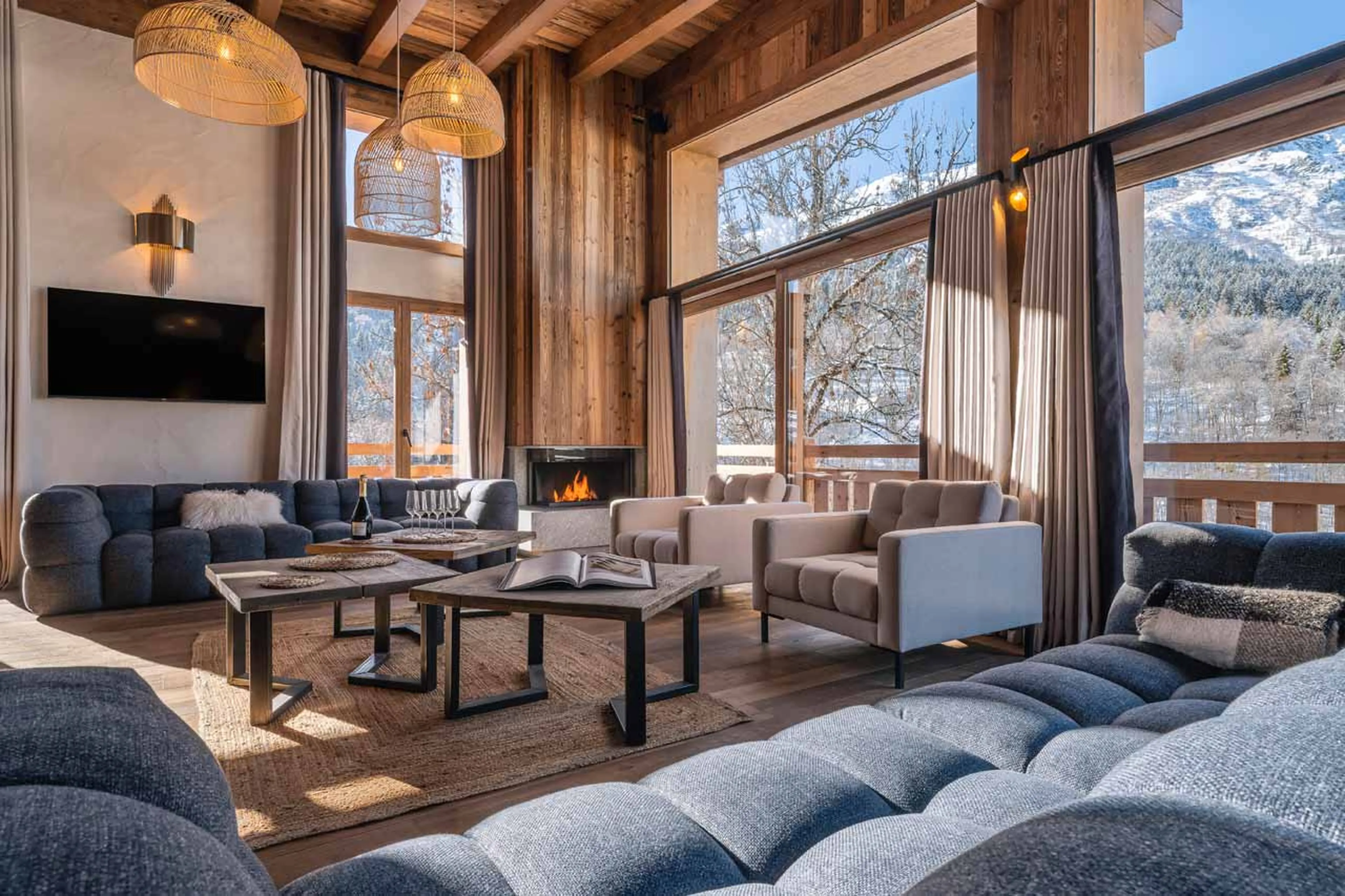 Living area and fireplace in Chalet des Amis in Meribel