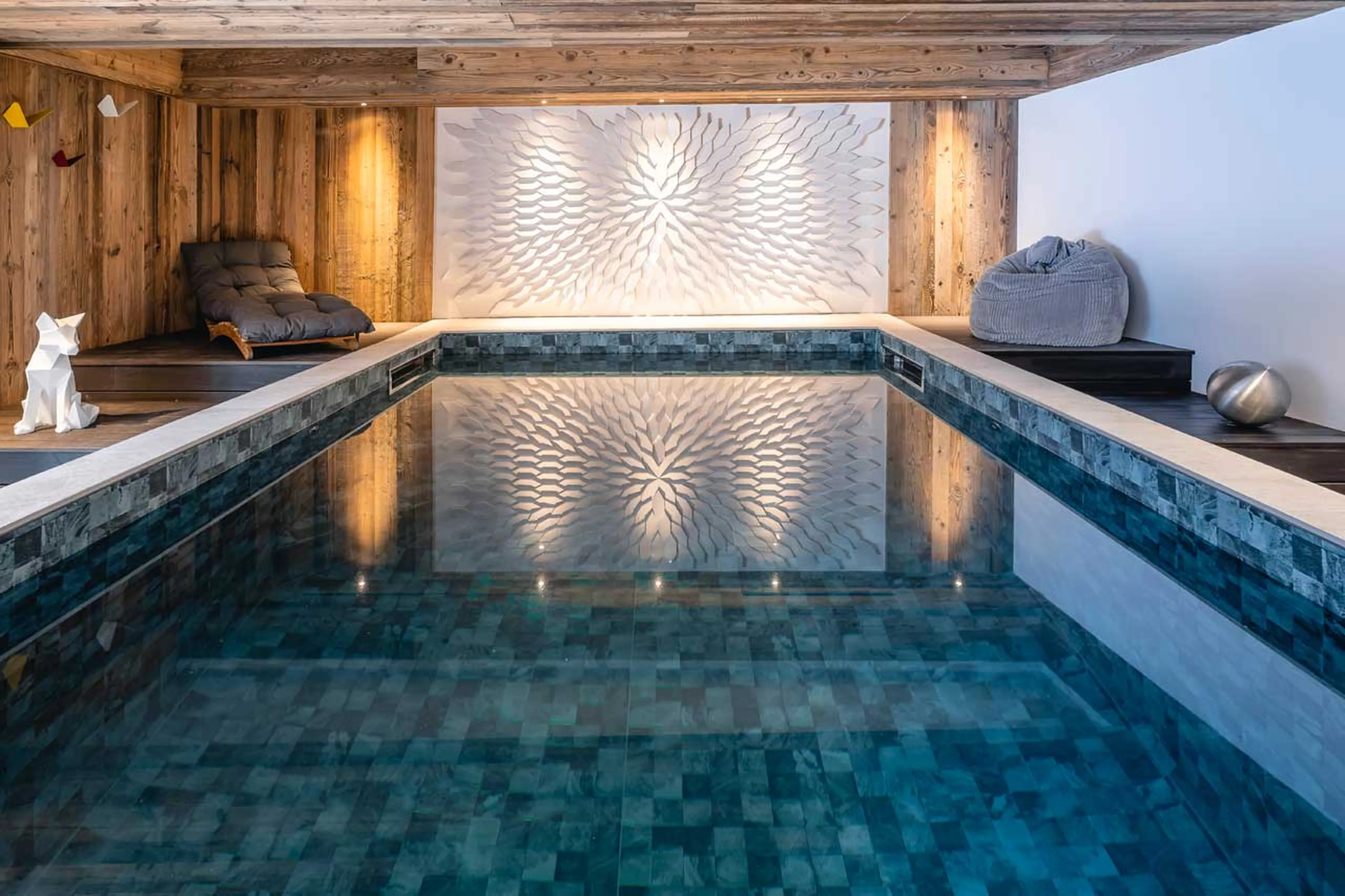 Swimming pool t Chalet des Amis in Meribel