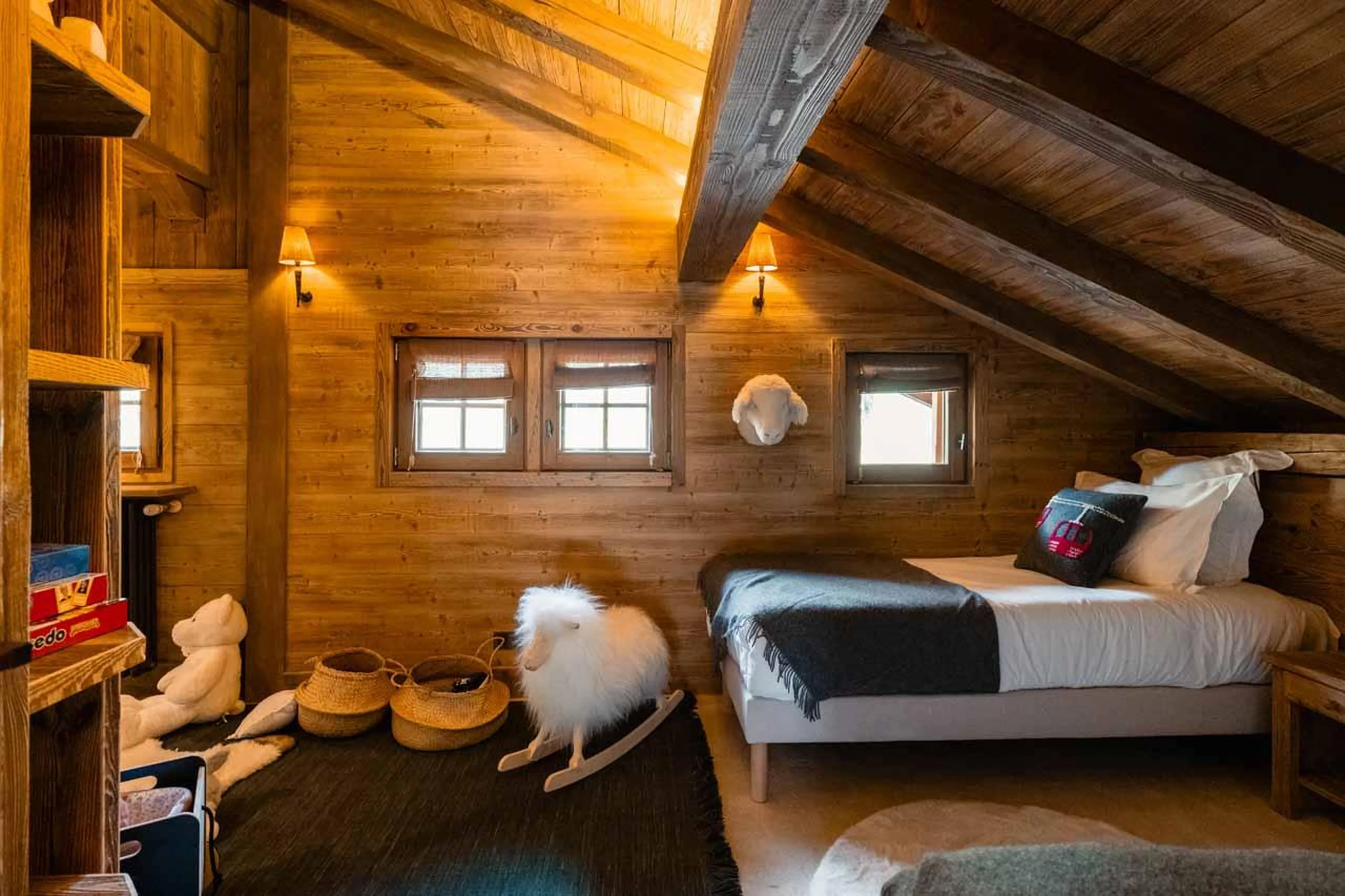 Twin bed and play area in Chalet Donatien, Megeve