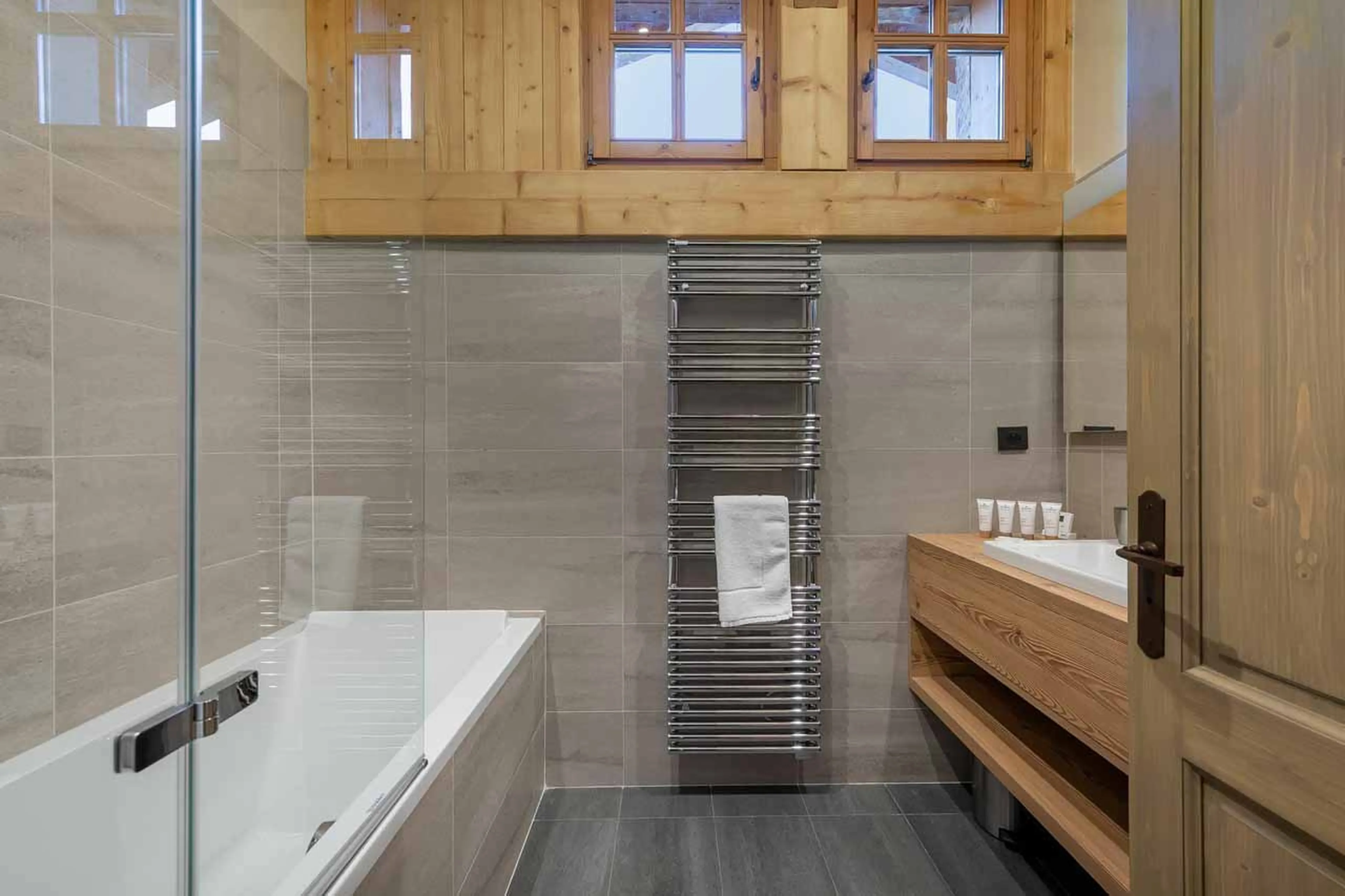 Shared bathroom at Chalet Duchesse in St Martin de Belleville