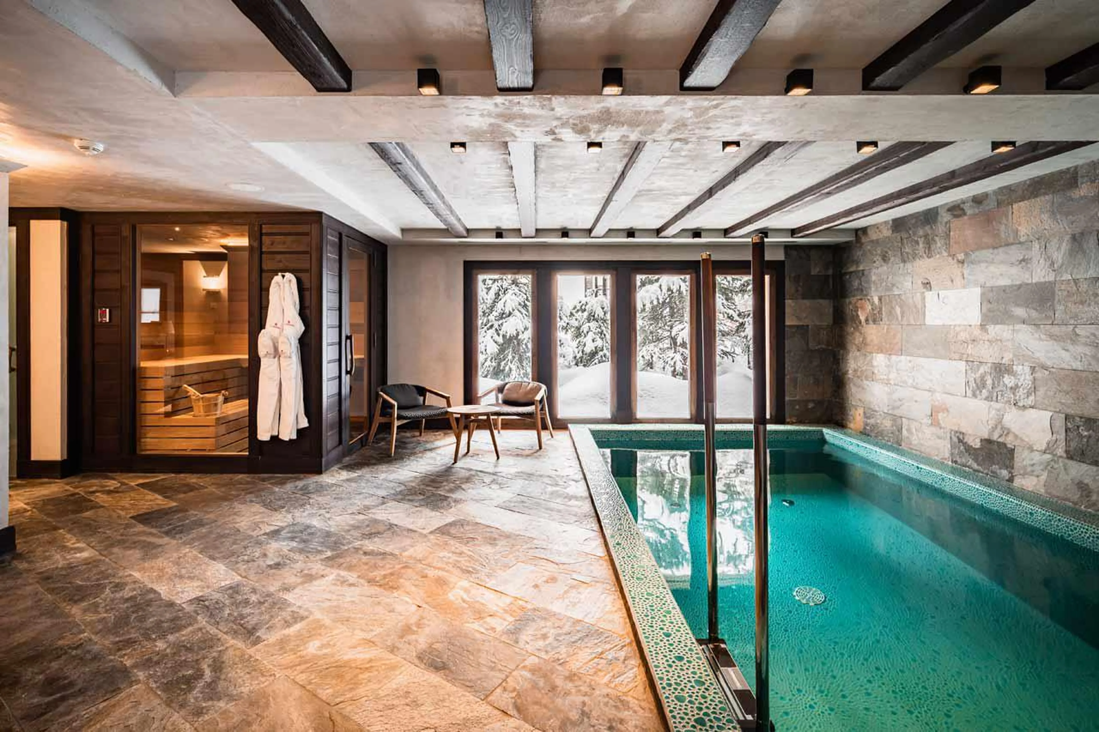 Indoor swimming pool and sauna in the wellness area of Chalet Ebene in Val d’ Isere