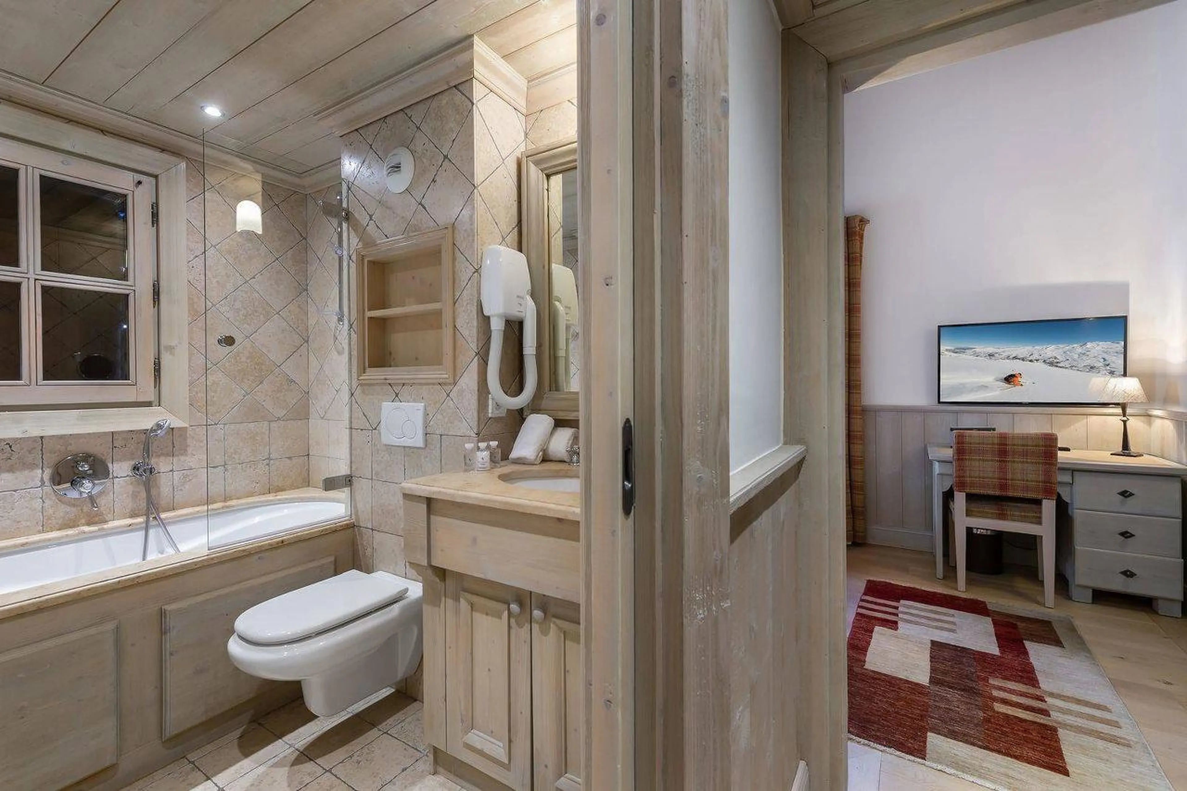 Bathroom en-suite to double/twin bedroom in Chalet Edelstone, Courchevel 1850