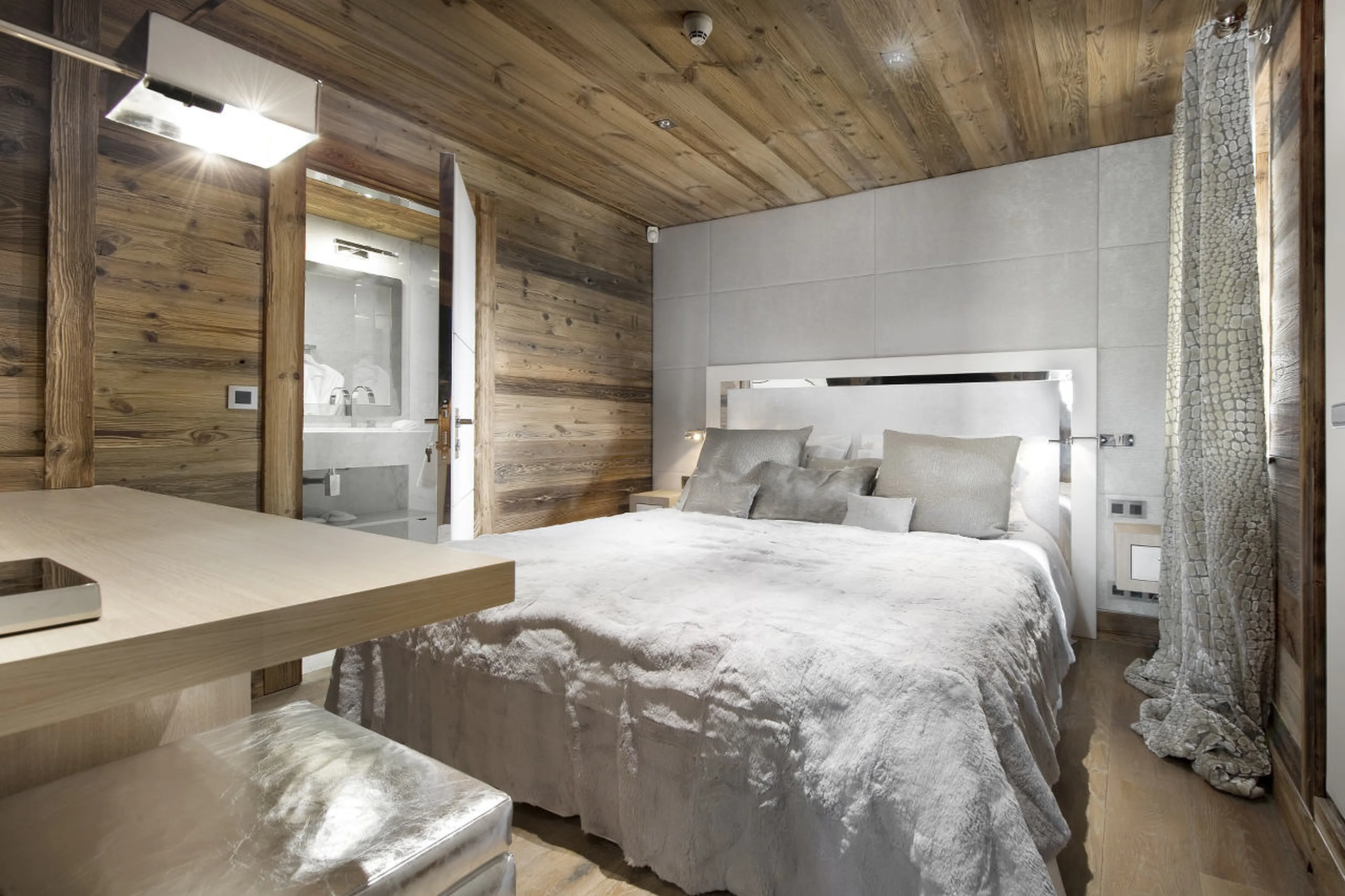 En suite double/twin bedroom with romantic interior in Chalet Eden in Courchevel 1850