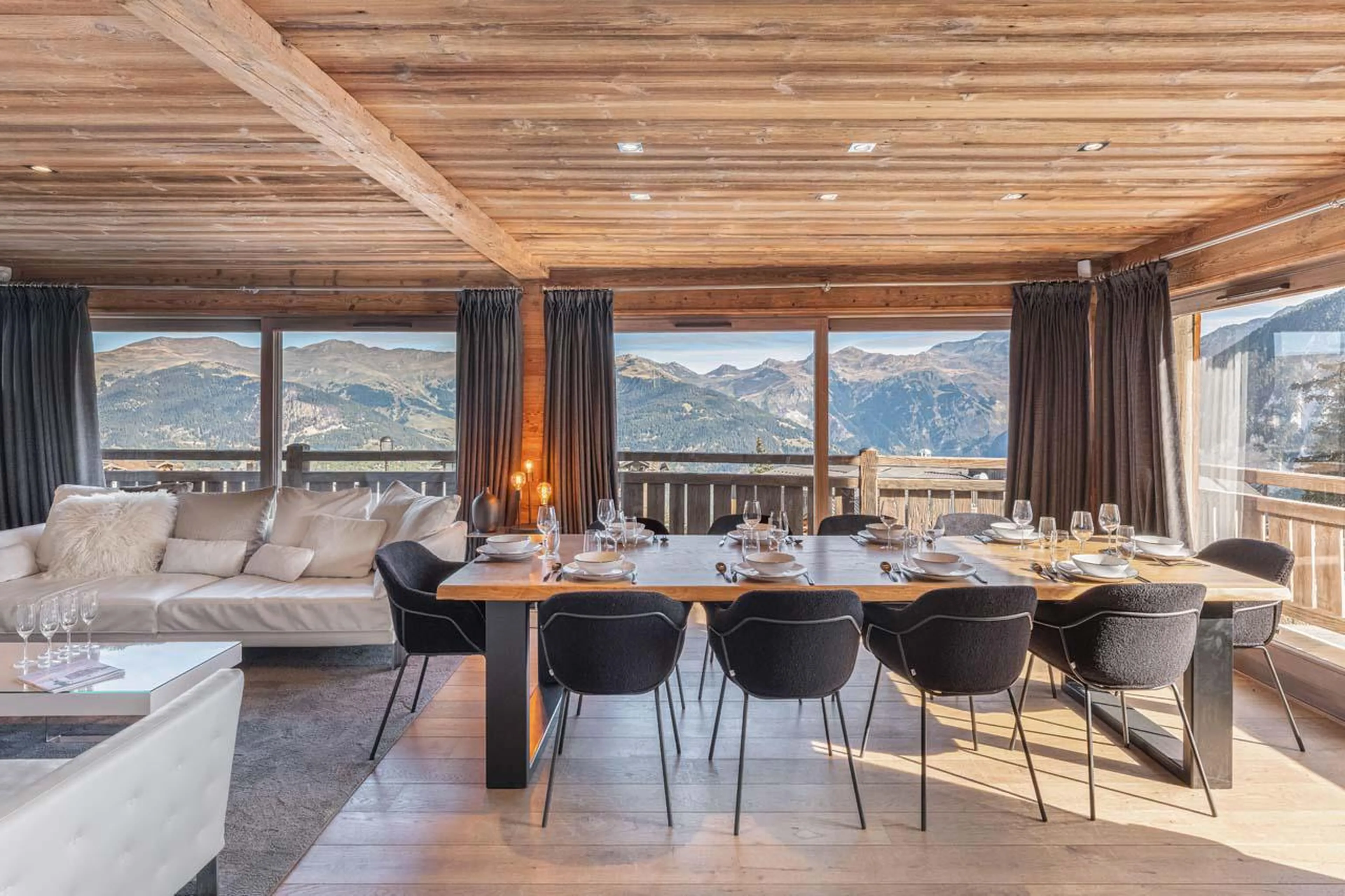 Dining area with modern table in Chalet Eden in Courchevel 1850