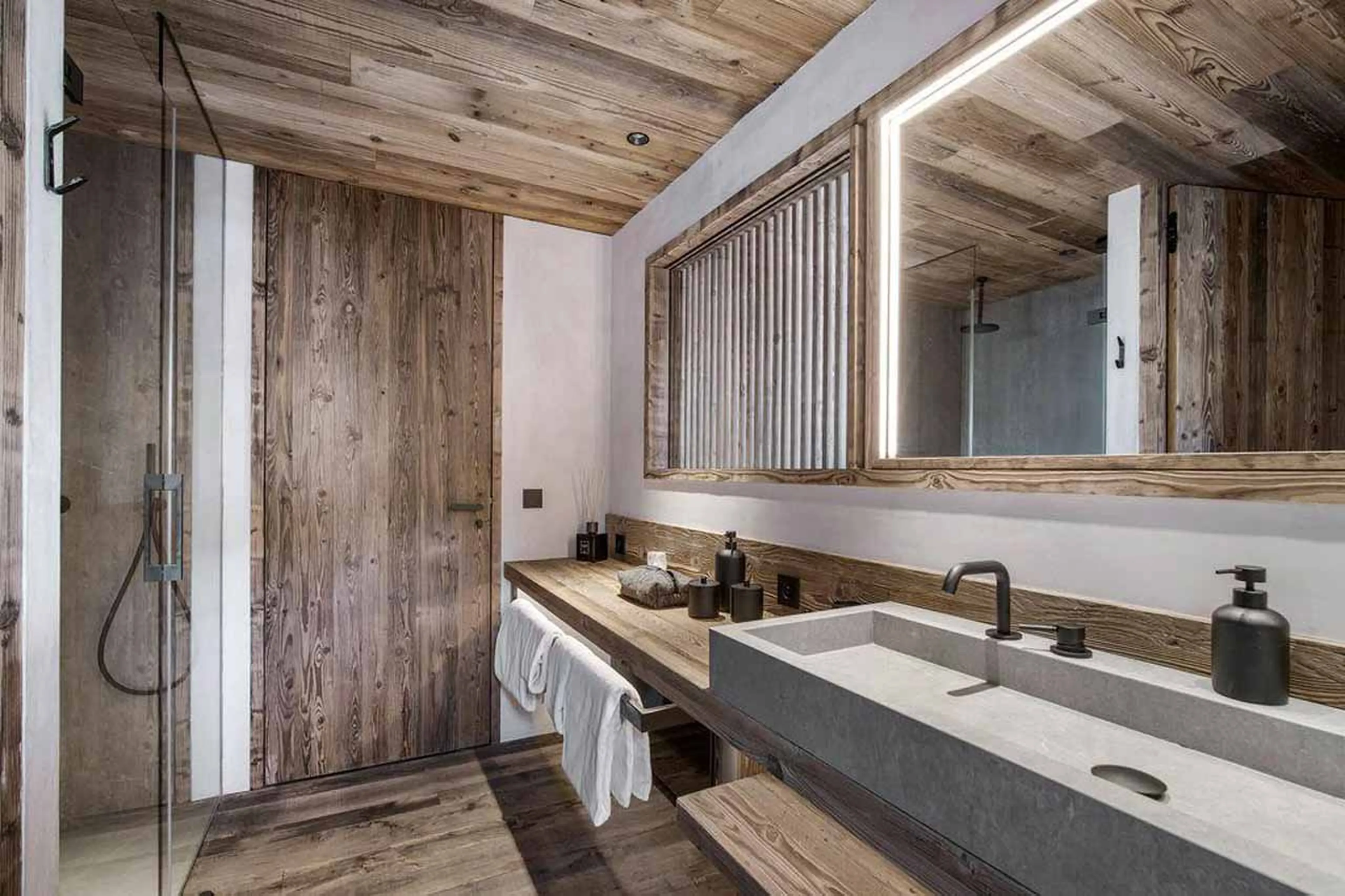 Bedroom 2 en-suite at Chalet Eden in St Martin de Belleville