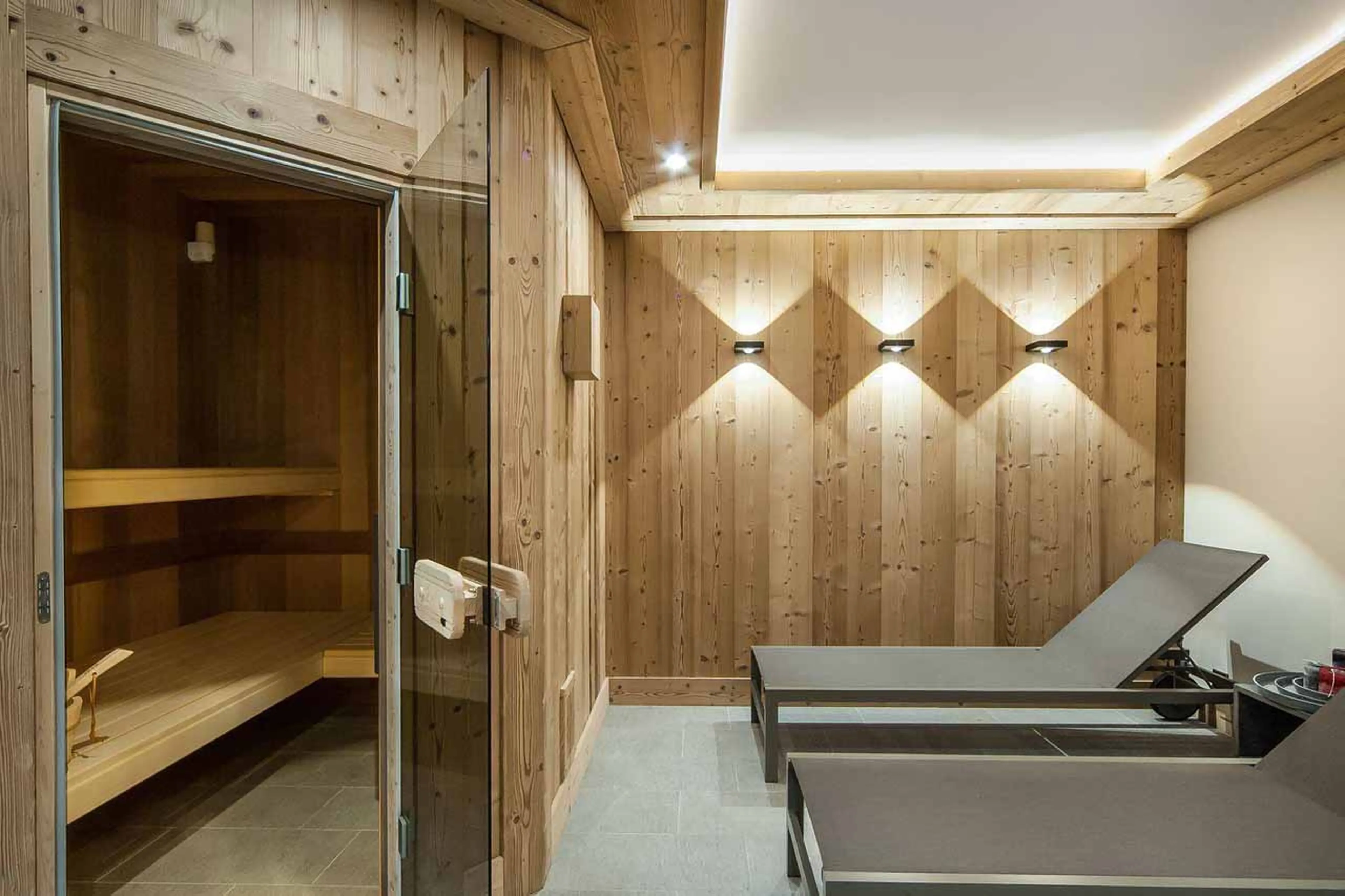Relaxation area with sauna at Chalet Eiger in Courchevel 1550