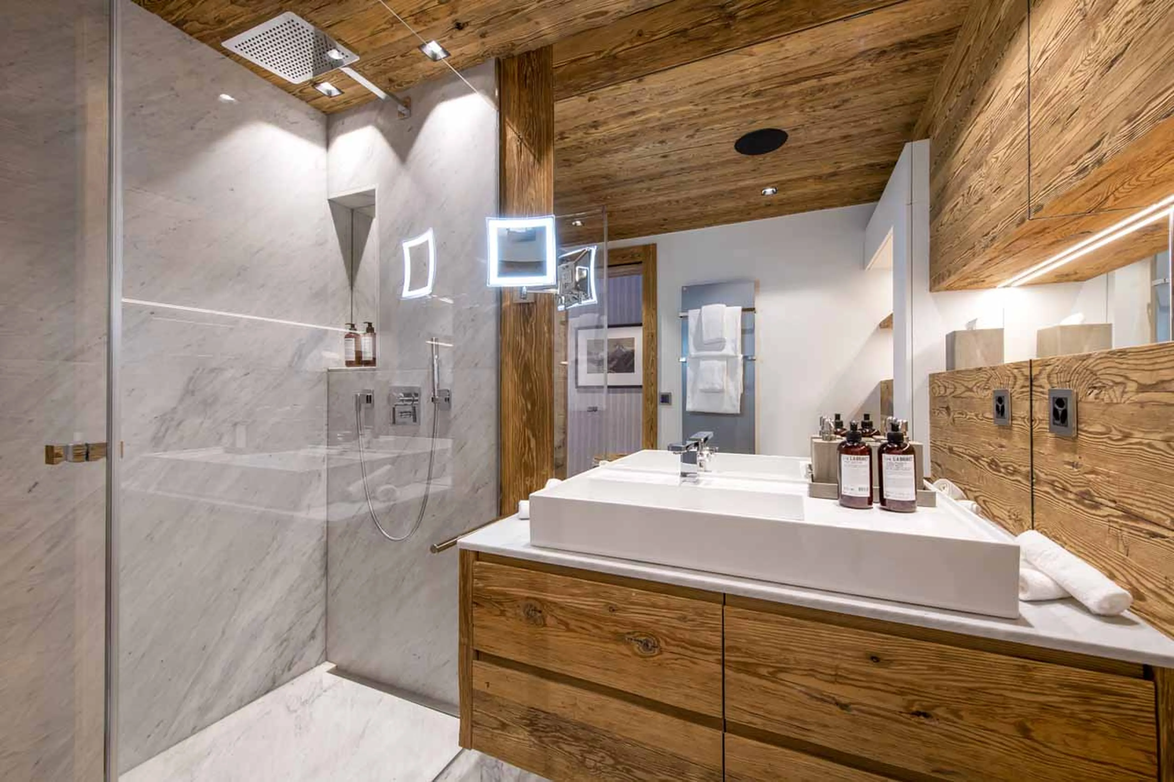 En-suite shower room on first floor of Chalet Elbrus in Zermatt