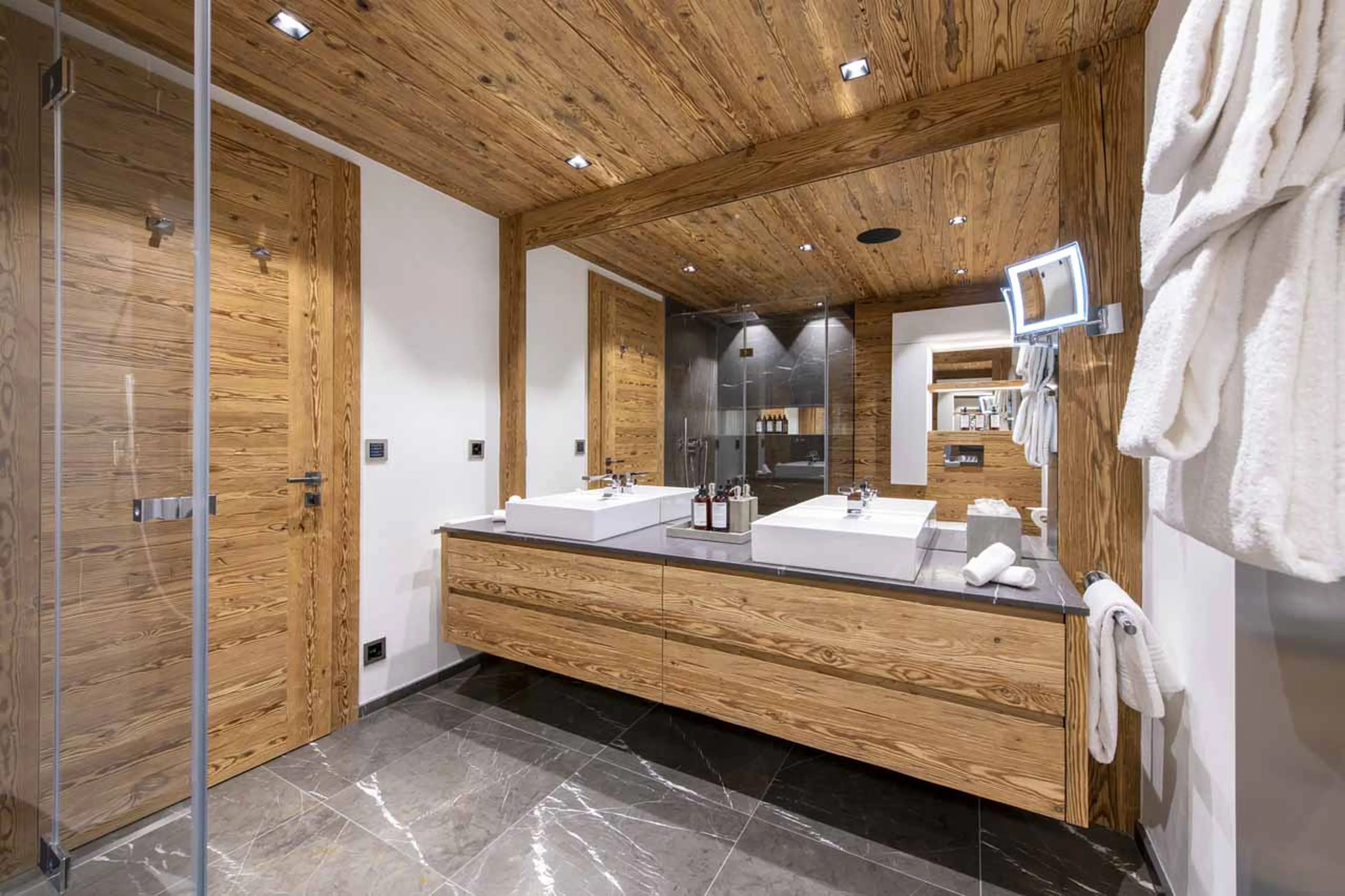 En-suite shower room of Chalet Elbrus in Zermatt