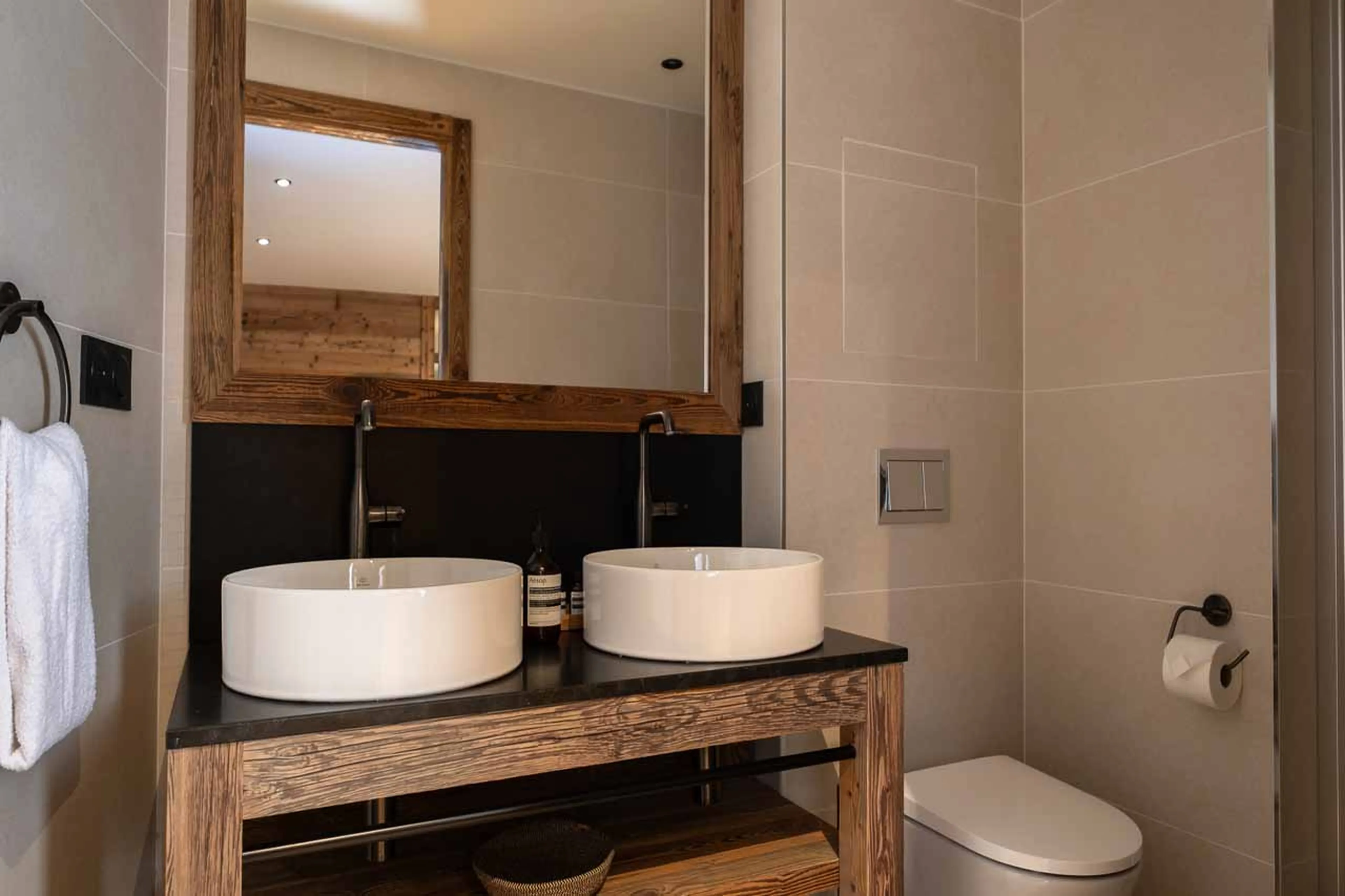 Bedroom 1 en-suite at Chalet Elegie in Meribel