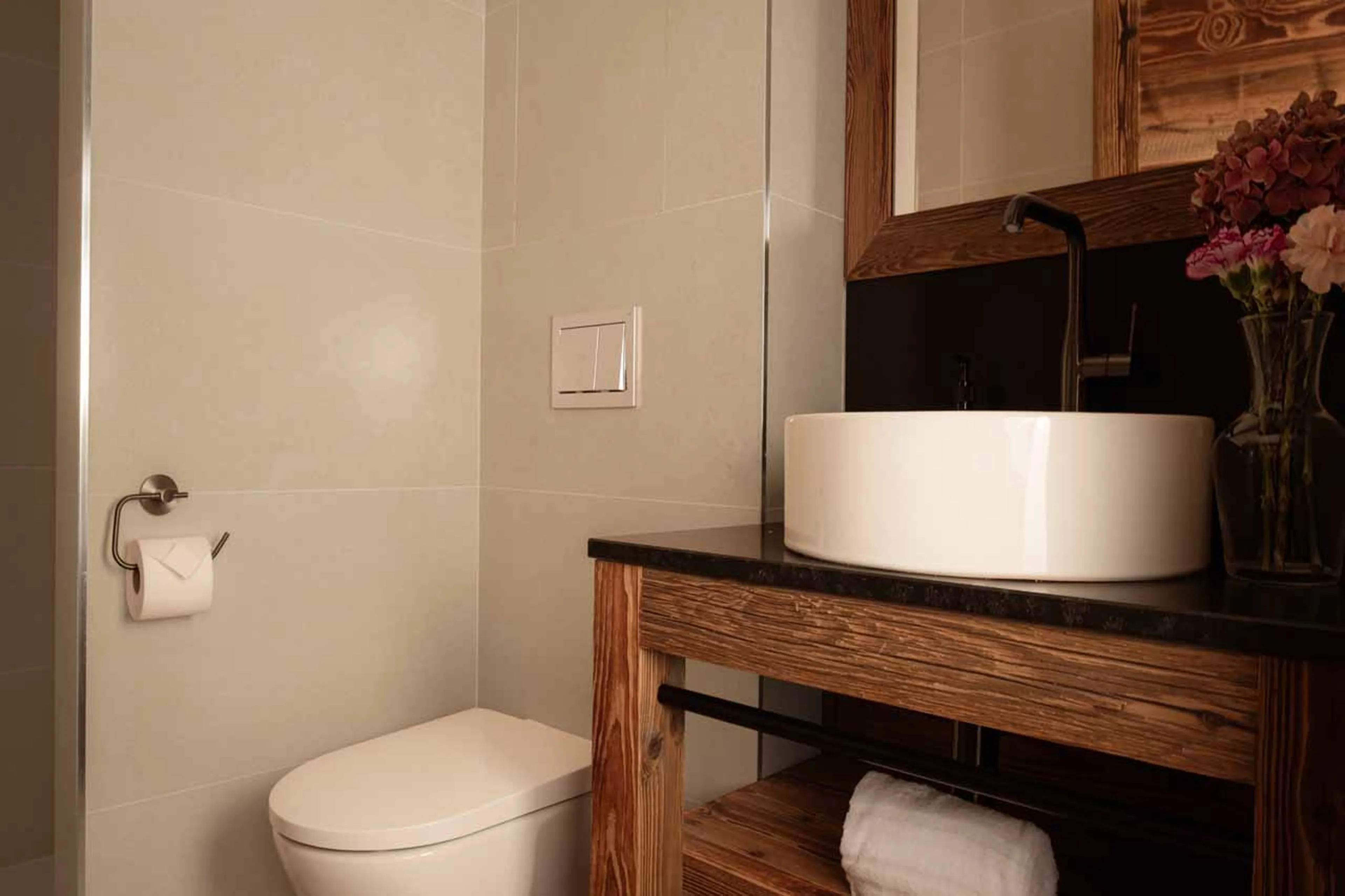 Bedroom 4 en-suite at Chalet Elegie in Meribel
