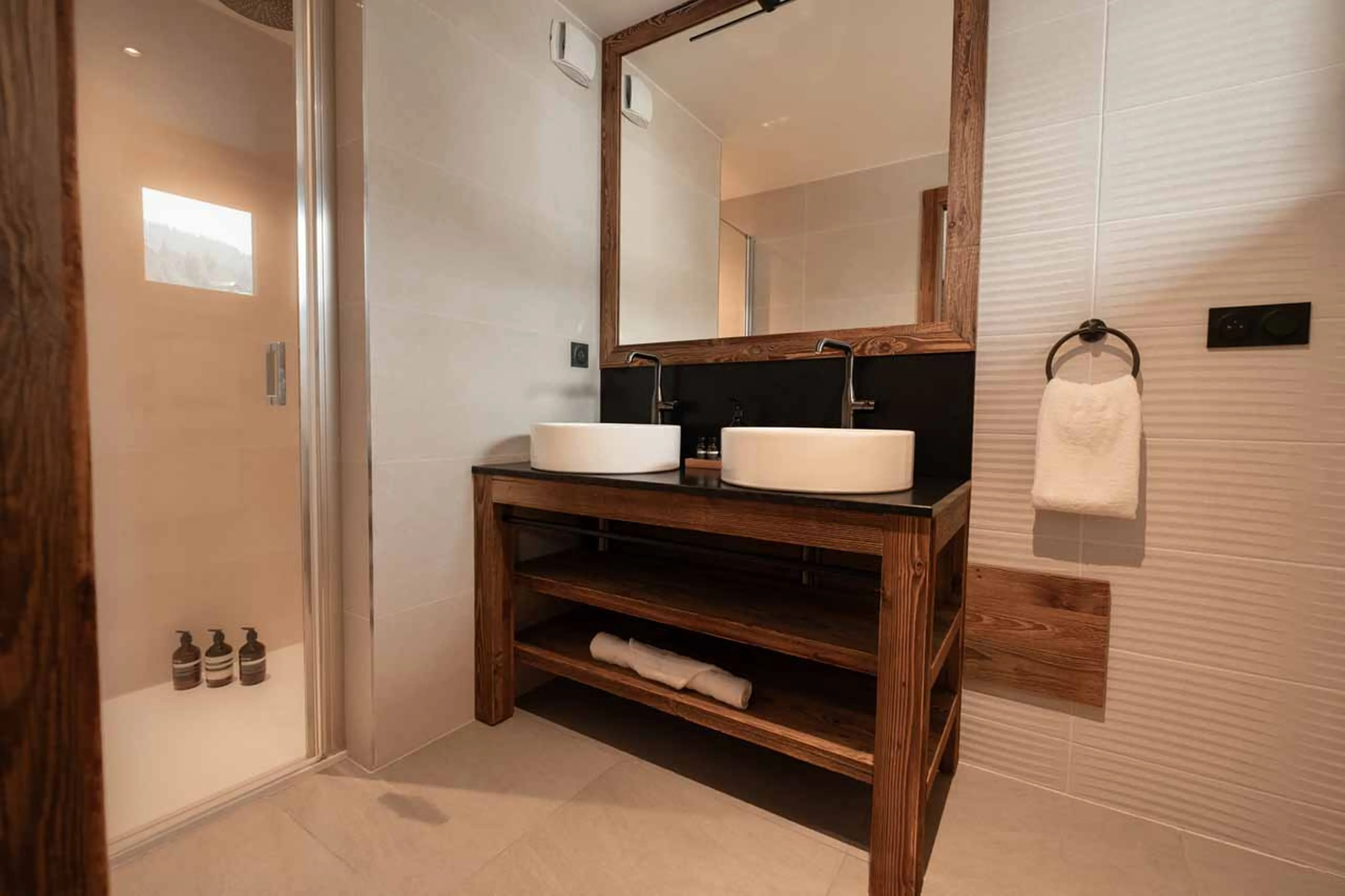 Bedroom 5 en-suite at Chalet Elegie in Meribel