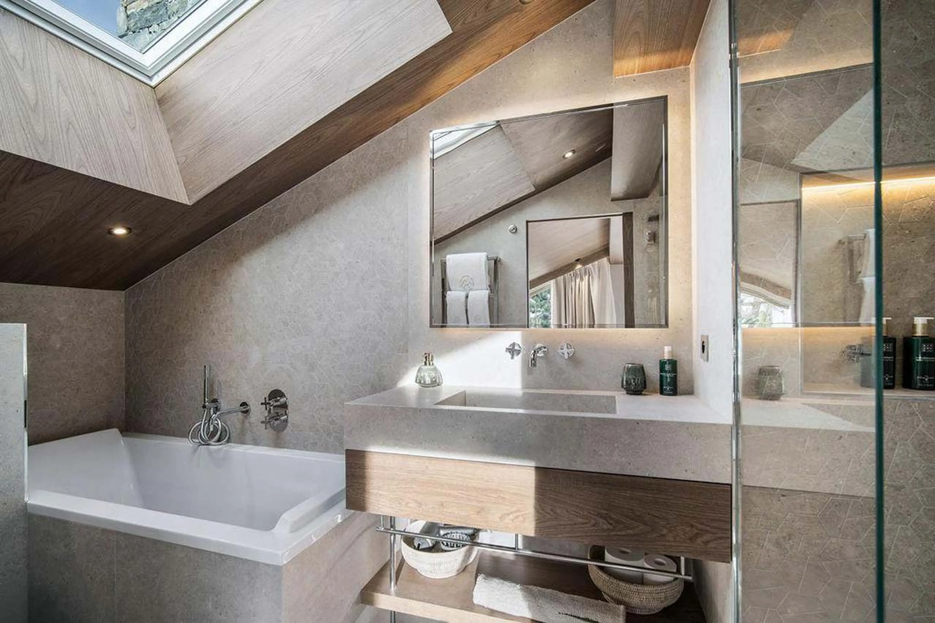 En-suite bathroom in Chalet Escapade, St Martin de Belleville