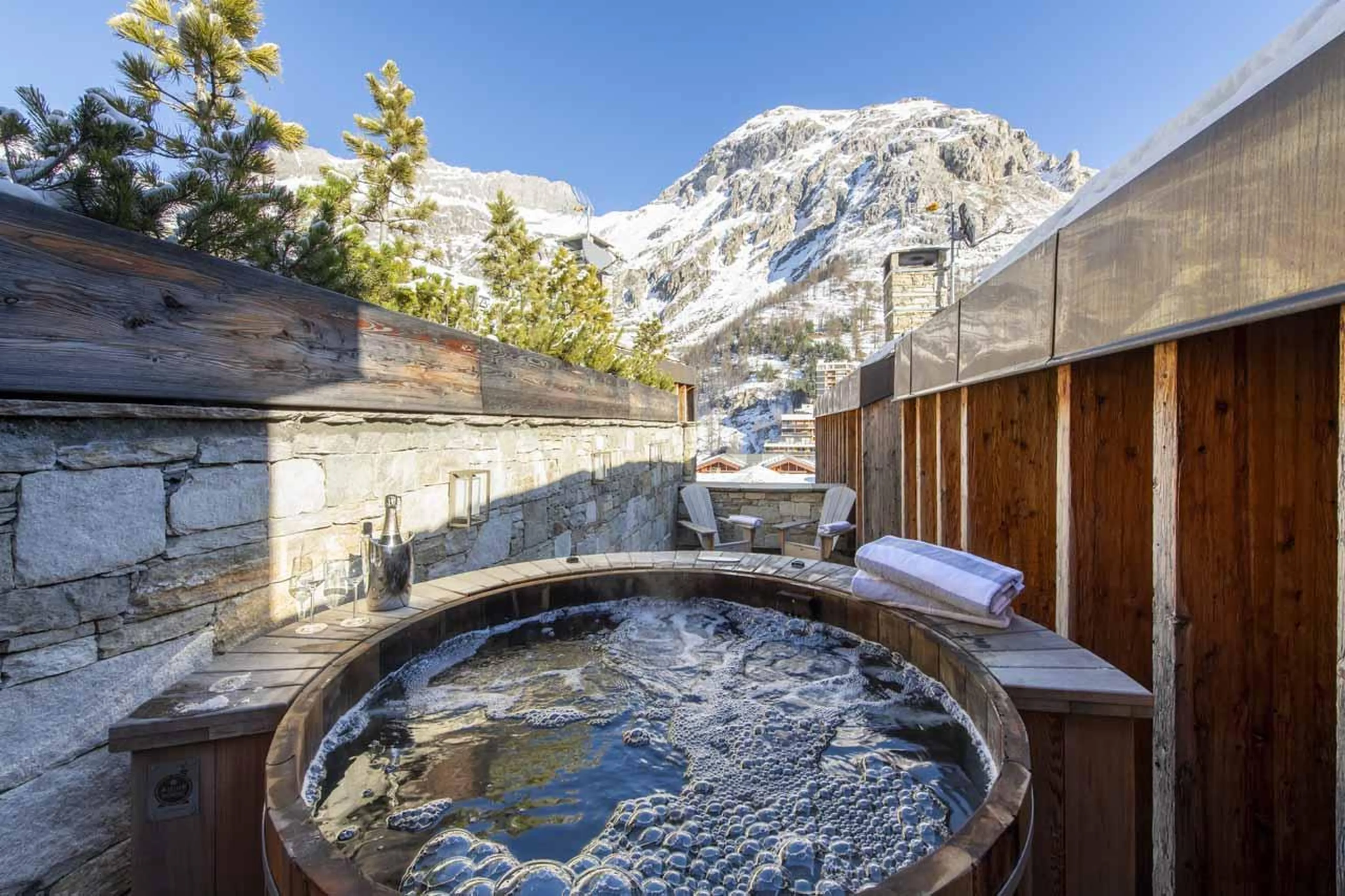 Outdoor hot tub at Chalet Etoile du Nord - East Wing in Val d'Isere