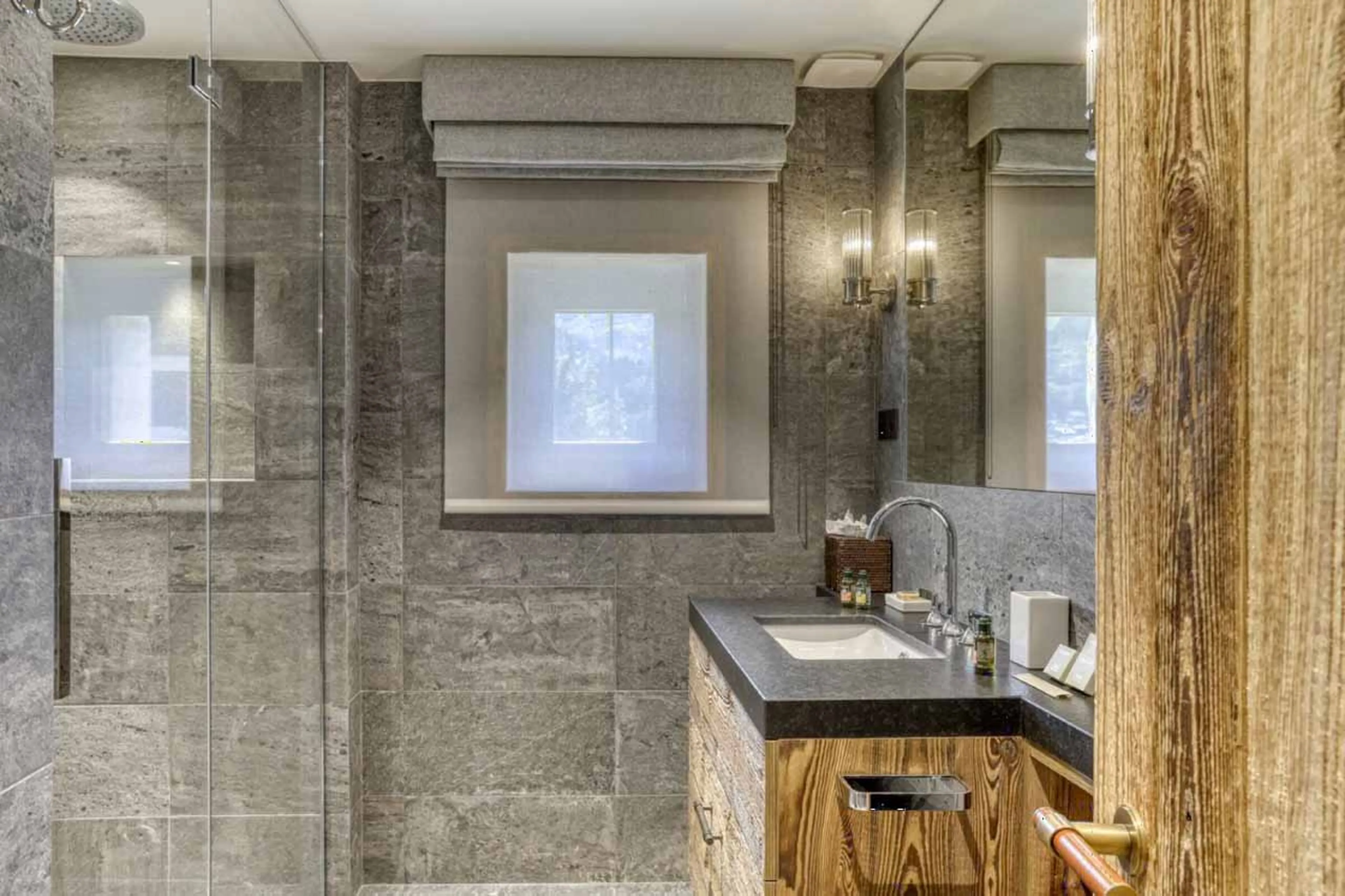 Bedroom 2 en-suite at Chalet Etoile du Nord in Megeve