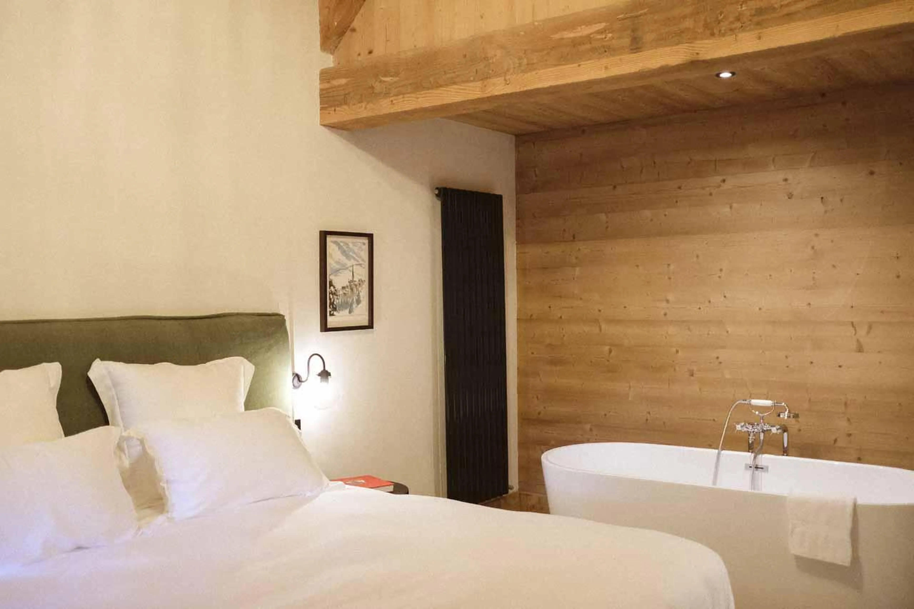 Double bedroom with freestanding bathtub in Chalet Eustache, Megeve