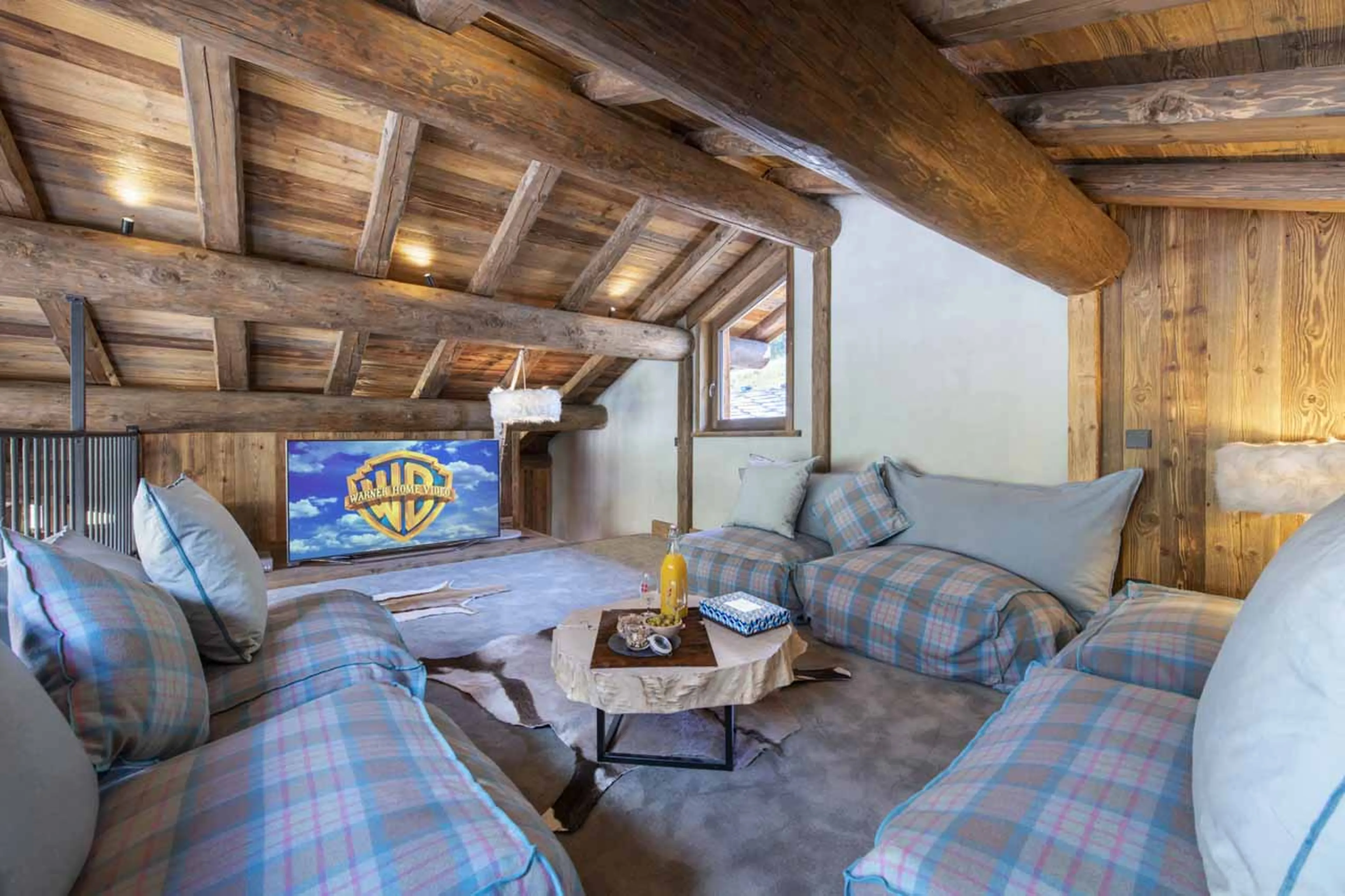 TV room at Chalet Face a Face in Val d'Isere