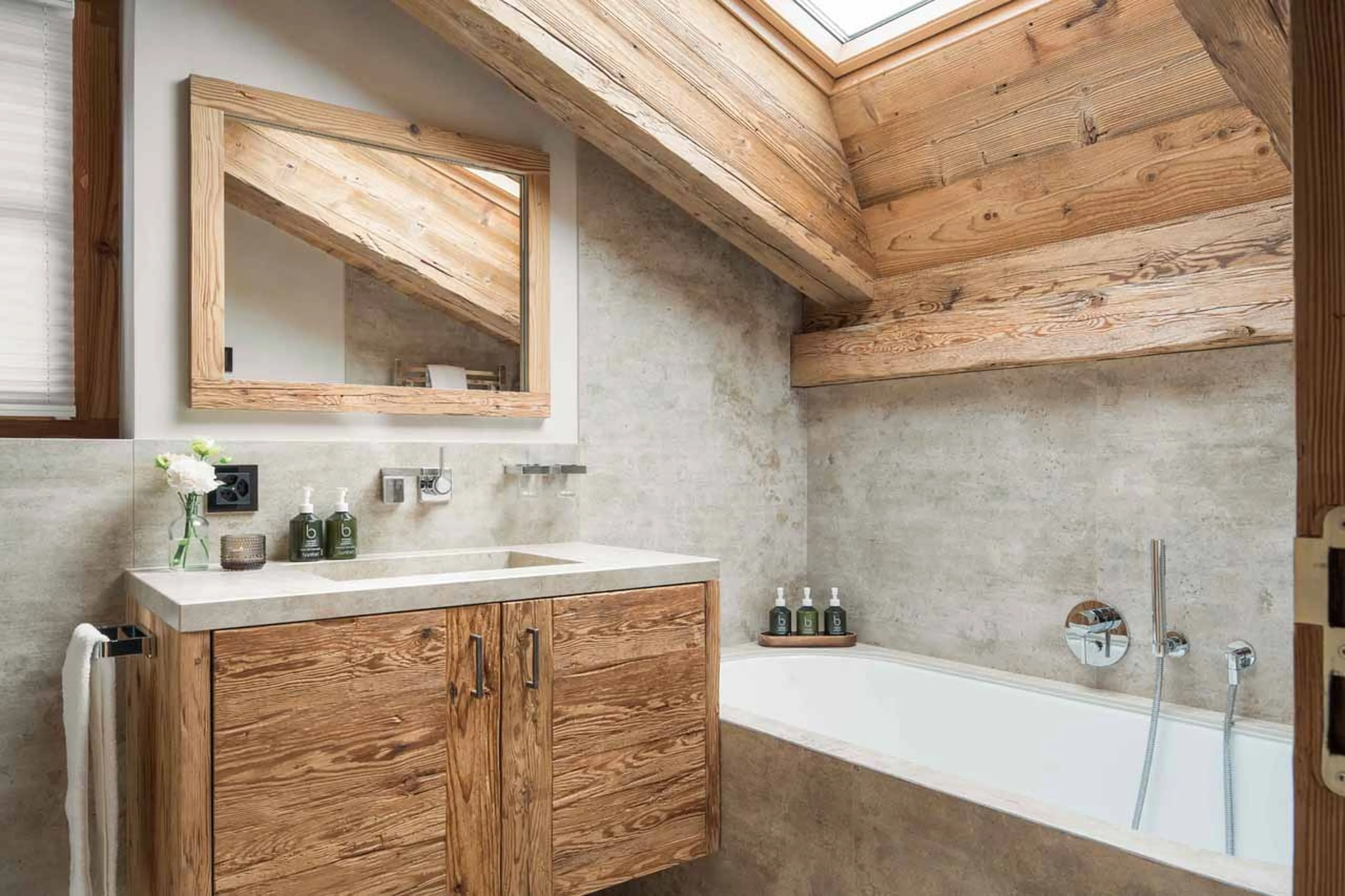 Bathroom one at Chalet Feuillu in Verbier