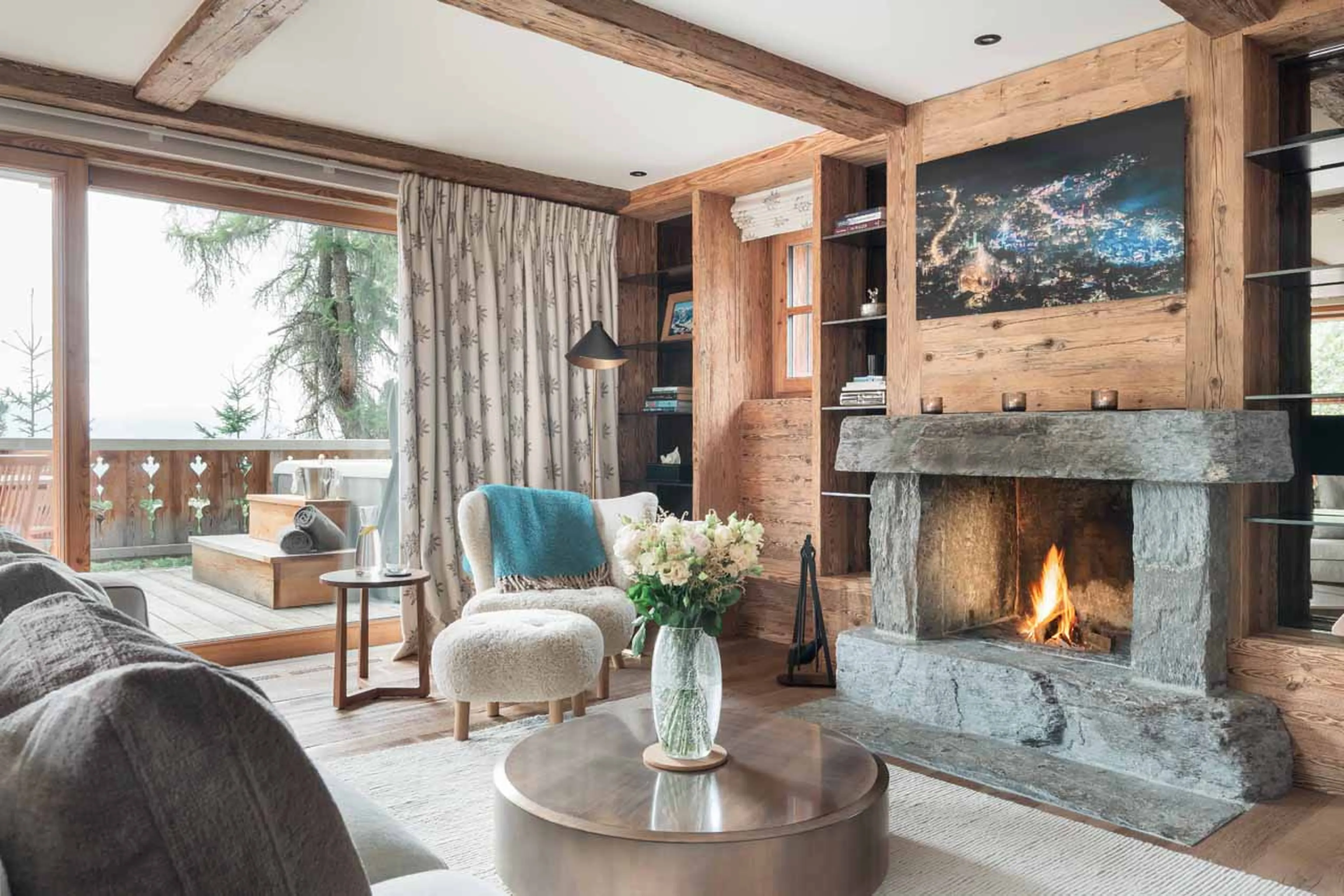 Living area of Chalet Feuillu in Verbier at night