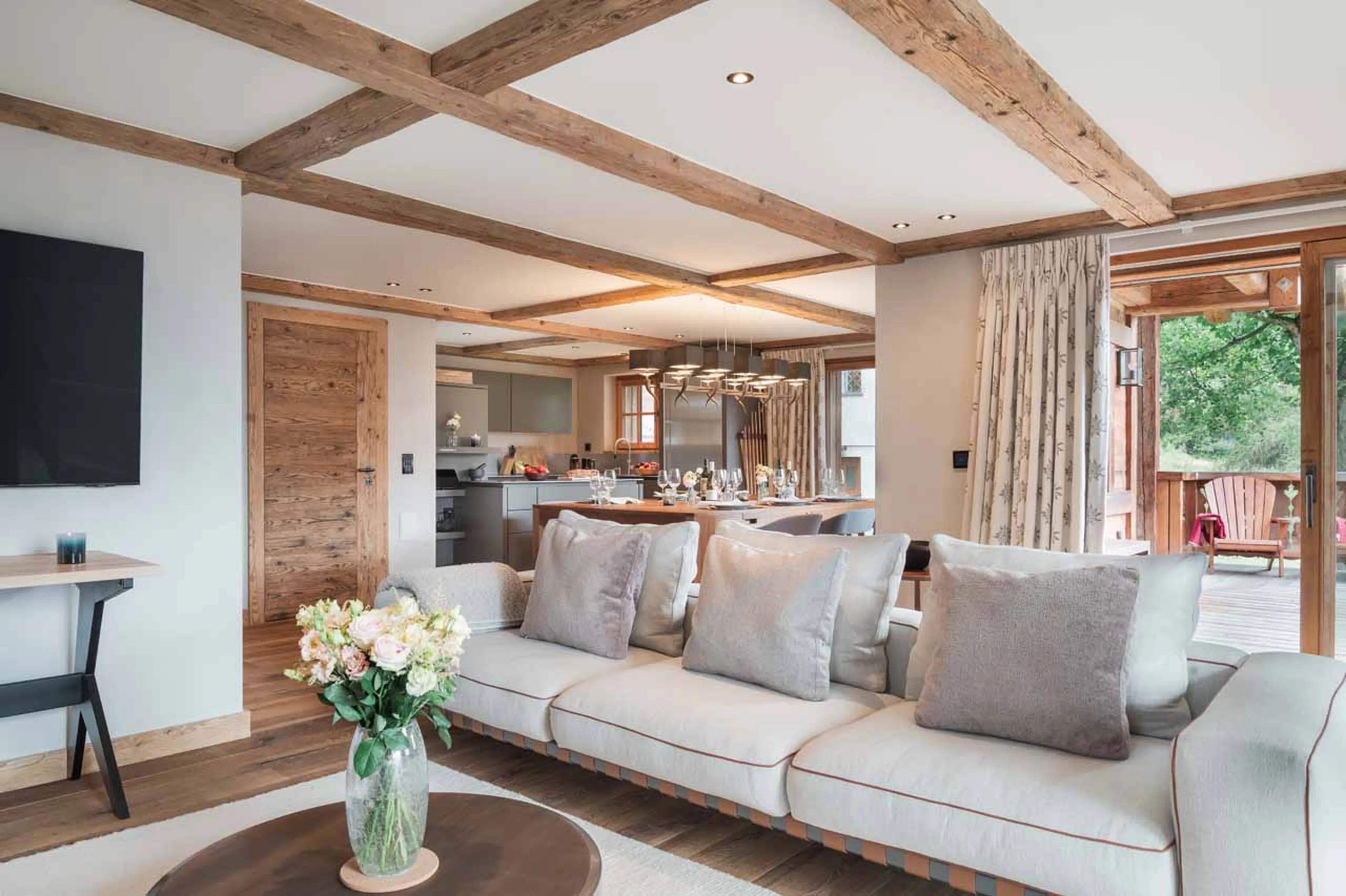 Open plan living at Chalet Feuillu in Verbier