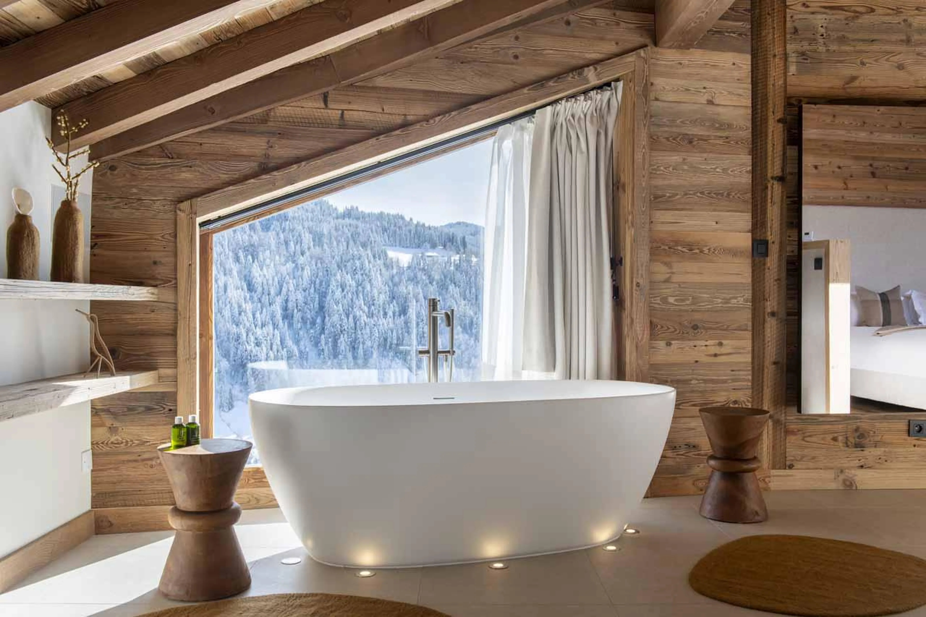 Freestanding bathtub in Chalet Fika, Les Gets