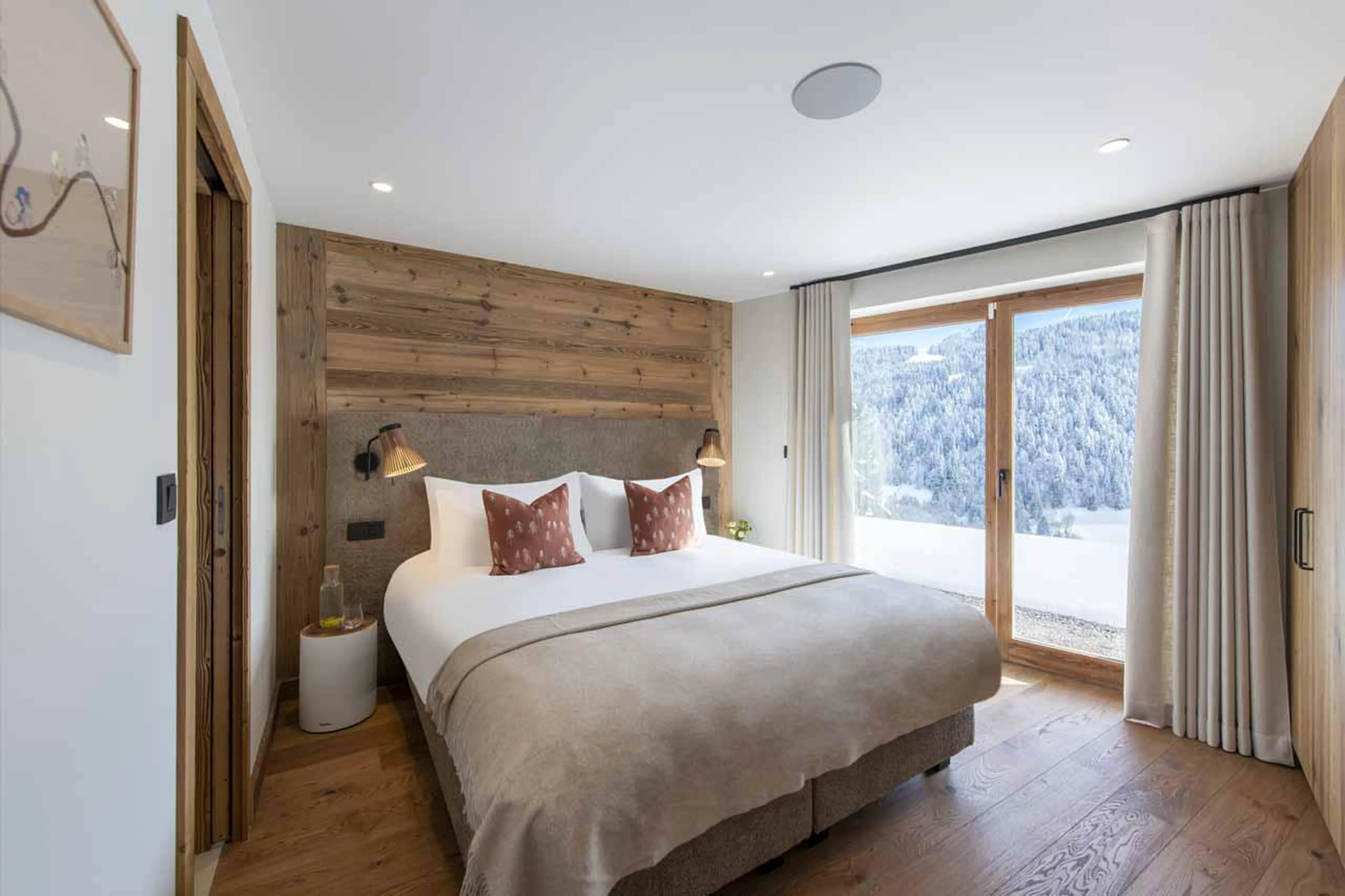 Double bedroom with access to terrace in Chalet Fika, Les Gets